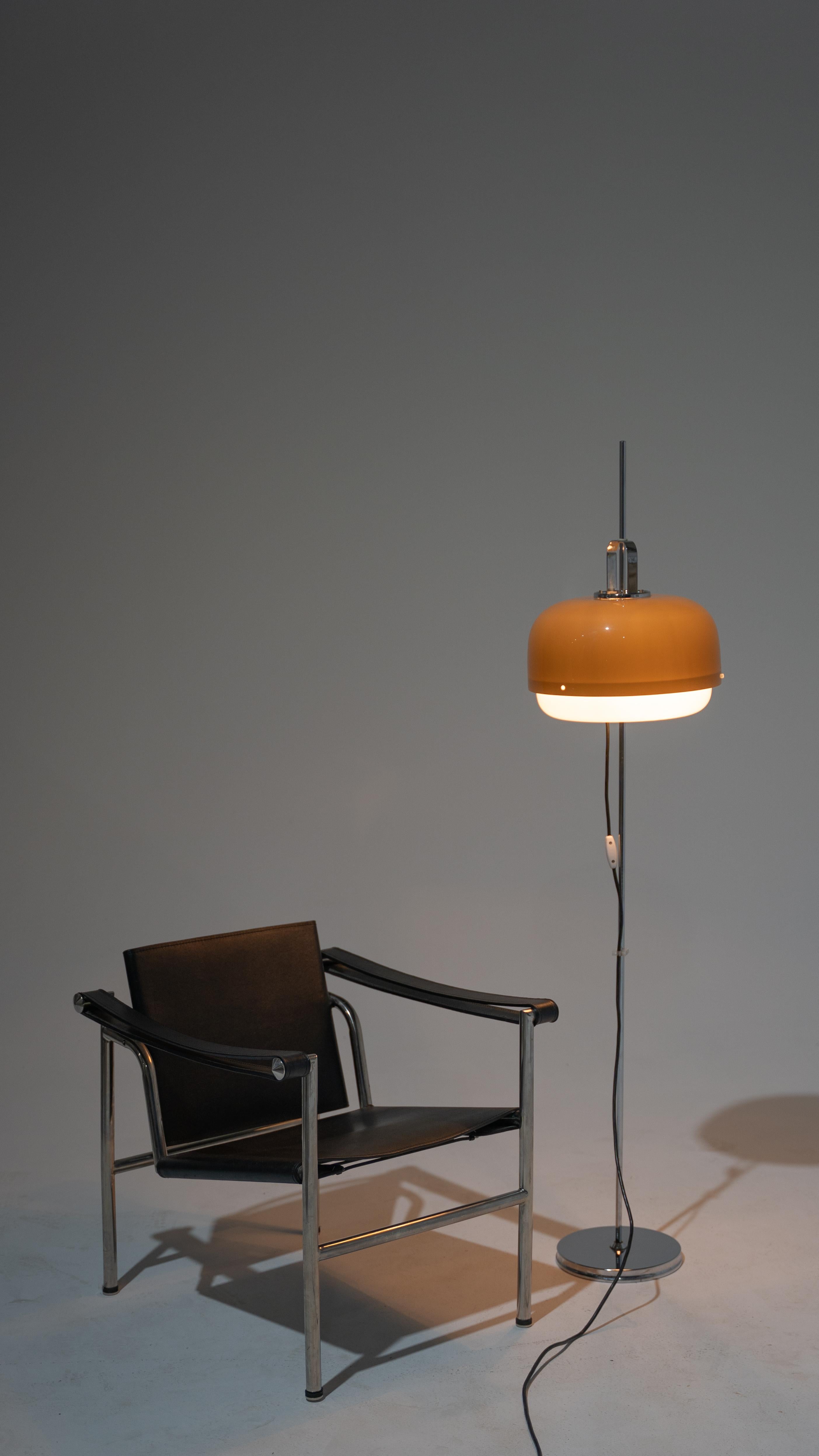 Harvey Guzzini Lampada da terra vintage marrone Meblo in vendita 8