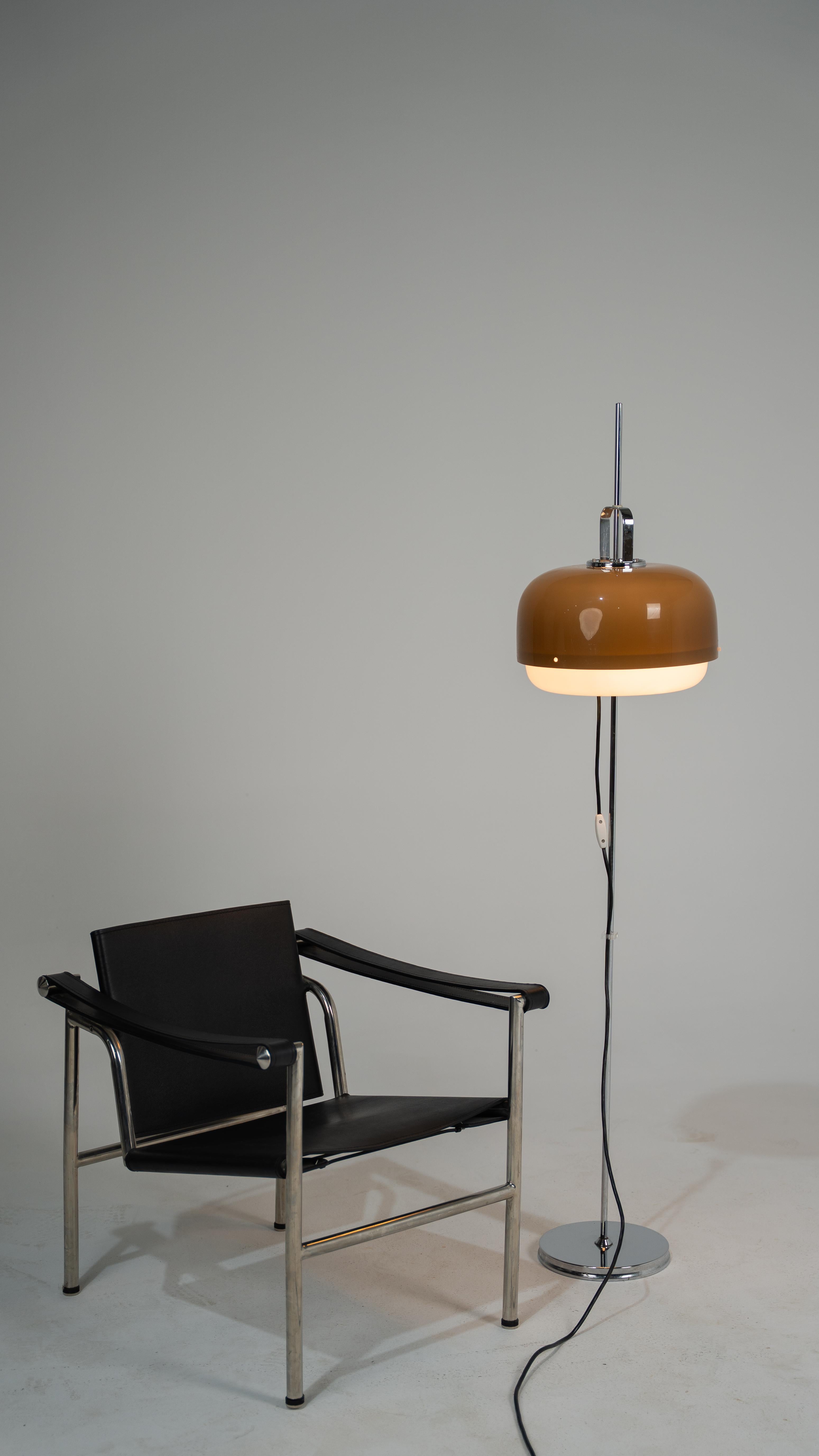 Harvey Guzzini Lampada da terra vintage marrone Meblo in vendita 9