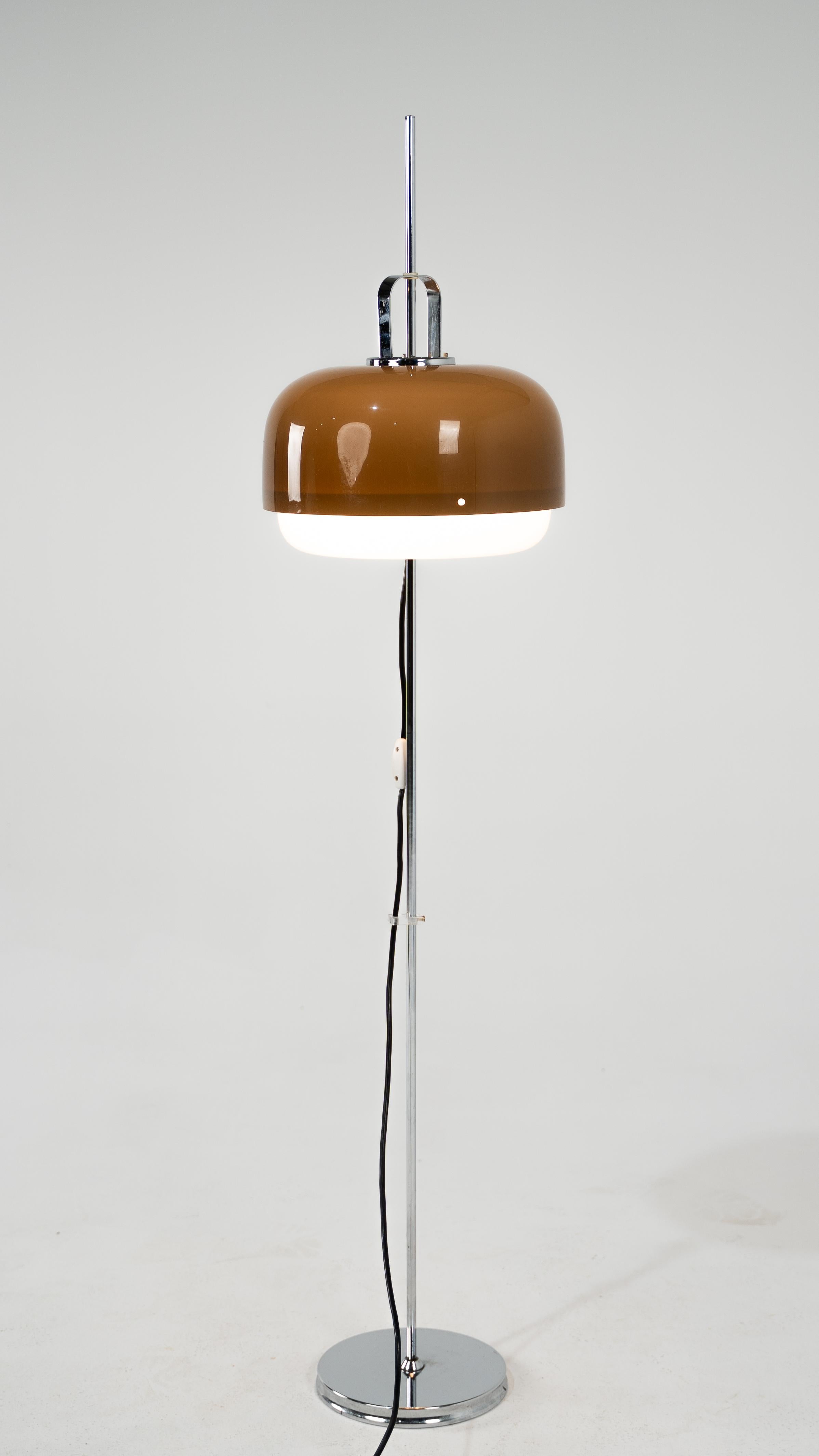 Harvey Guzzini Lampada da terra vintage marrone Meblo in vendita 1