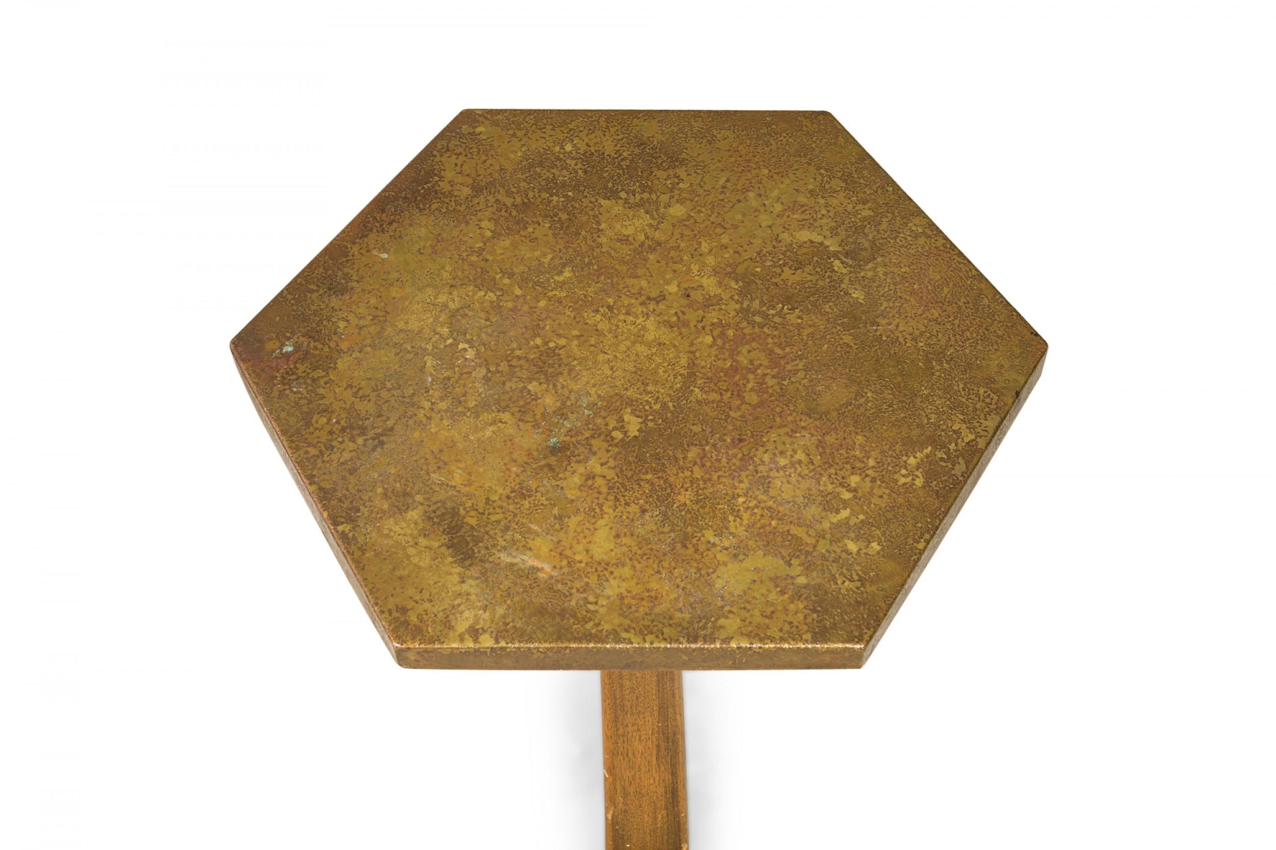 Sechseckige Harvey Probber-Beistelltische aus säuregeätzter Bronze im Angebot 3