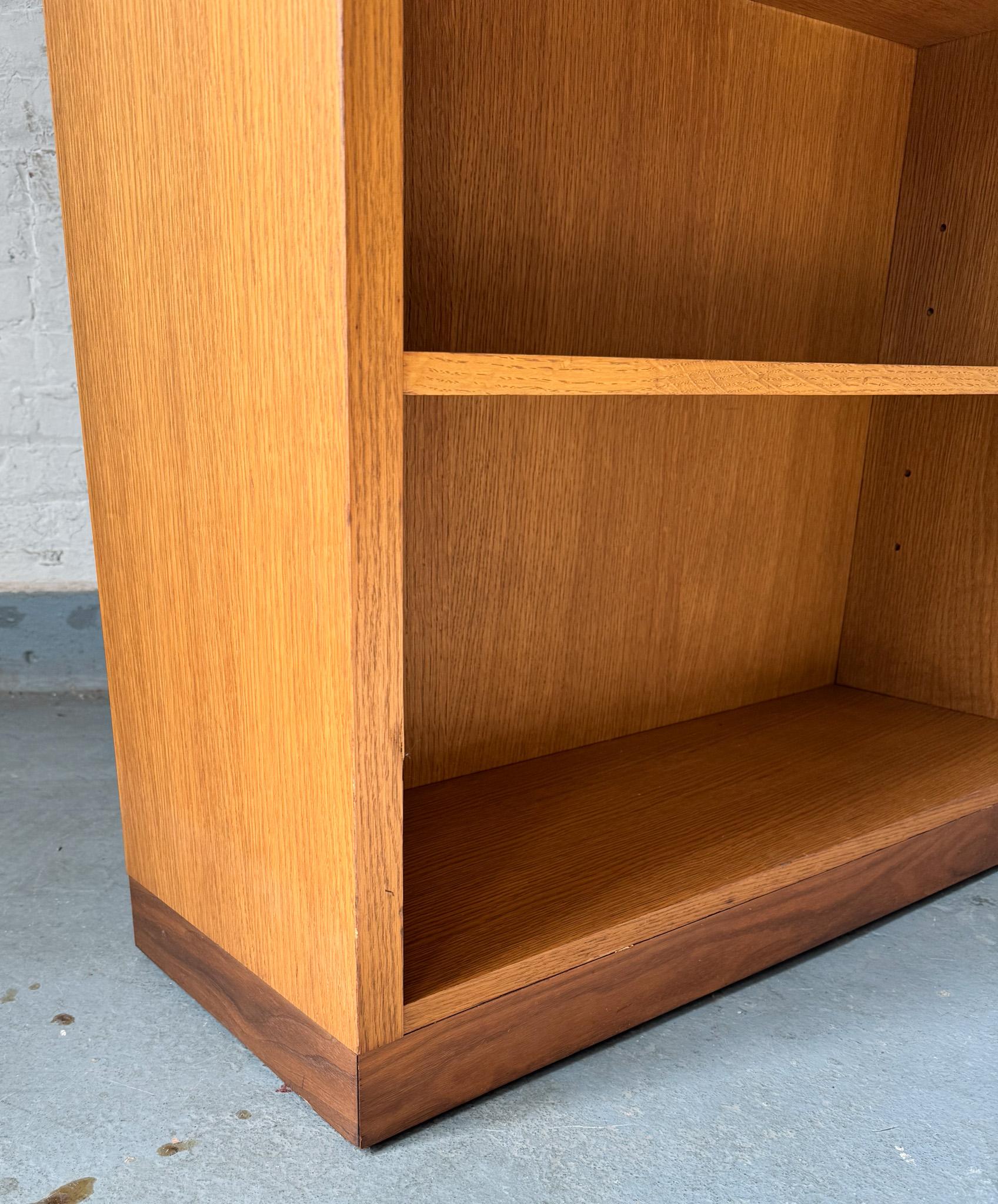 Harvey Probber Advent 1 Series Bookcase(s) in Oak and Walnut In condizioni buone in vendita a New York, NY