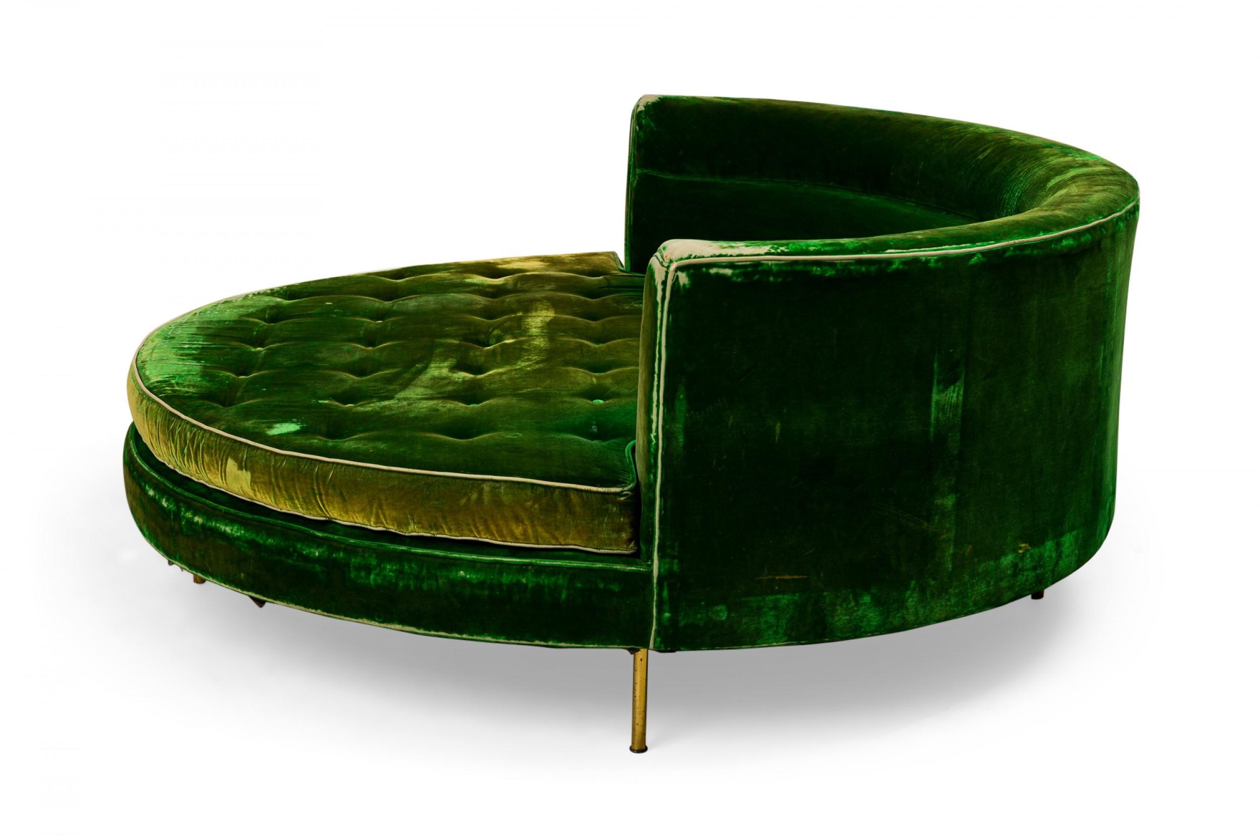 Harvey Probber American Mid-Century Green Velvet Round Sofa In Good Condition For Sale In New York, NY
