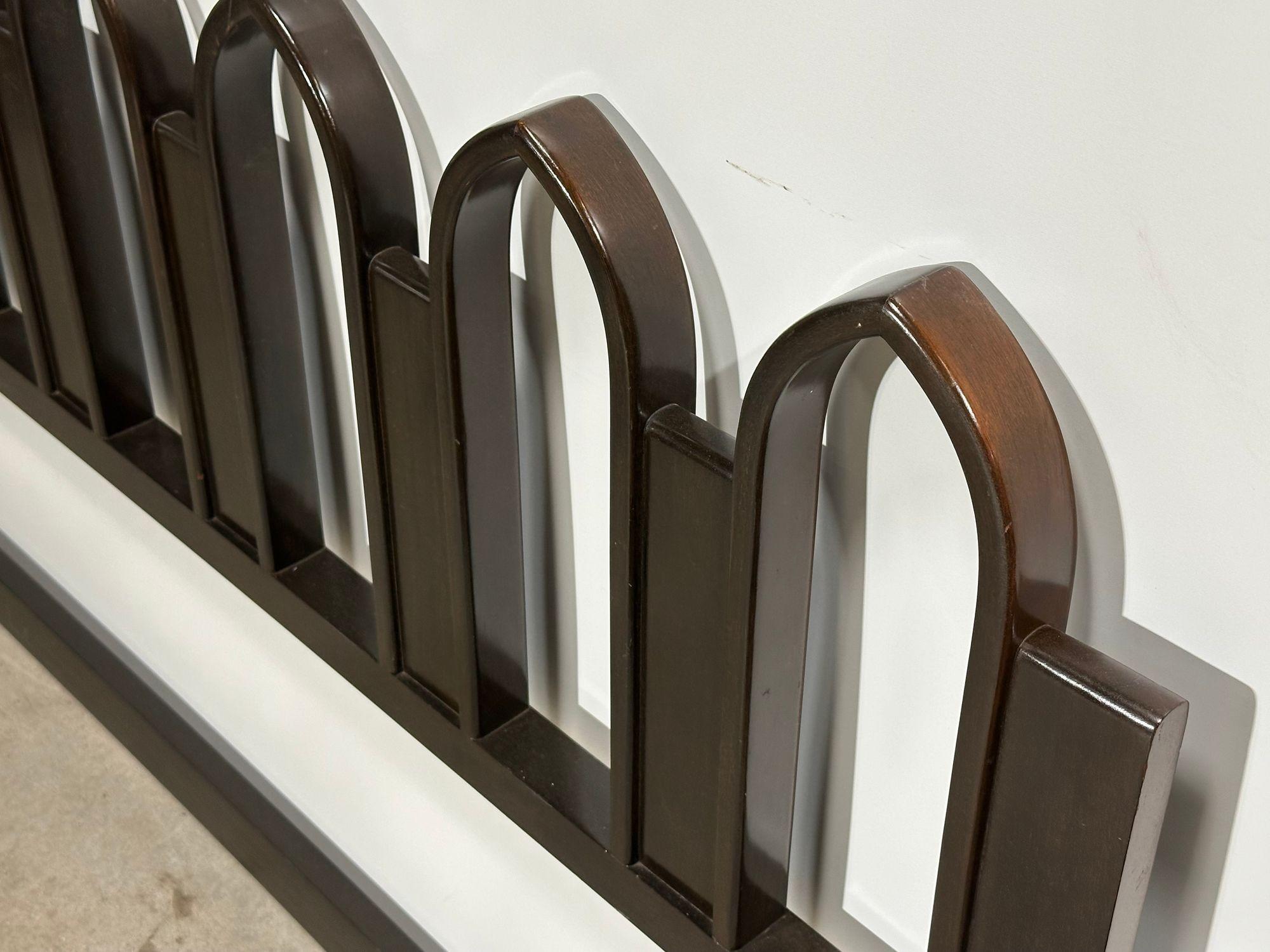 Americano Harvey Probber “Arch” King Size Walnut Headboard, 1950 in vendita