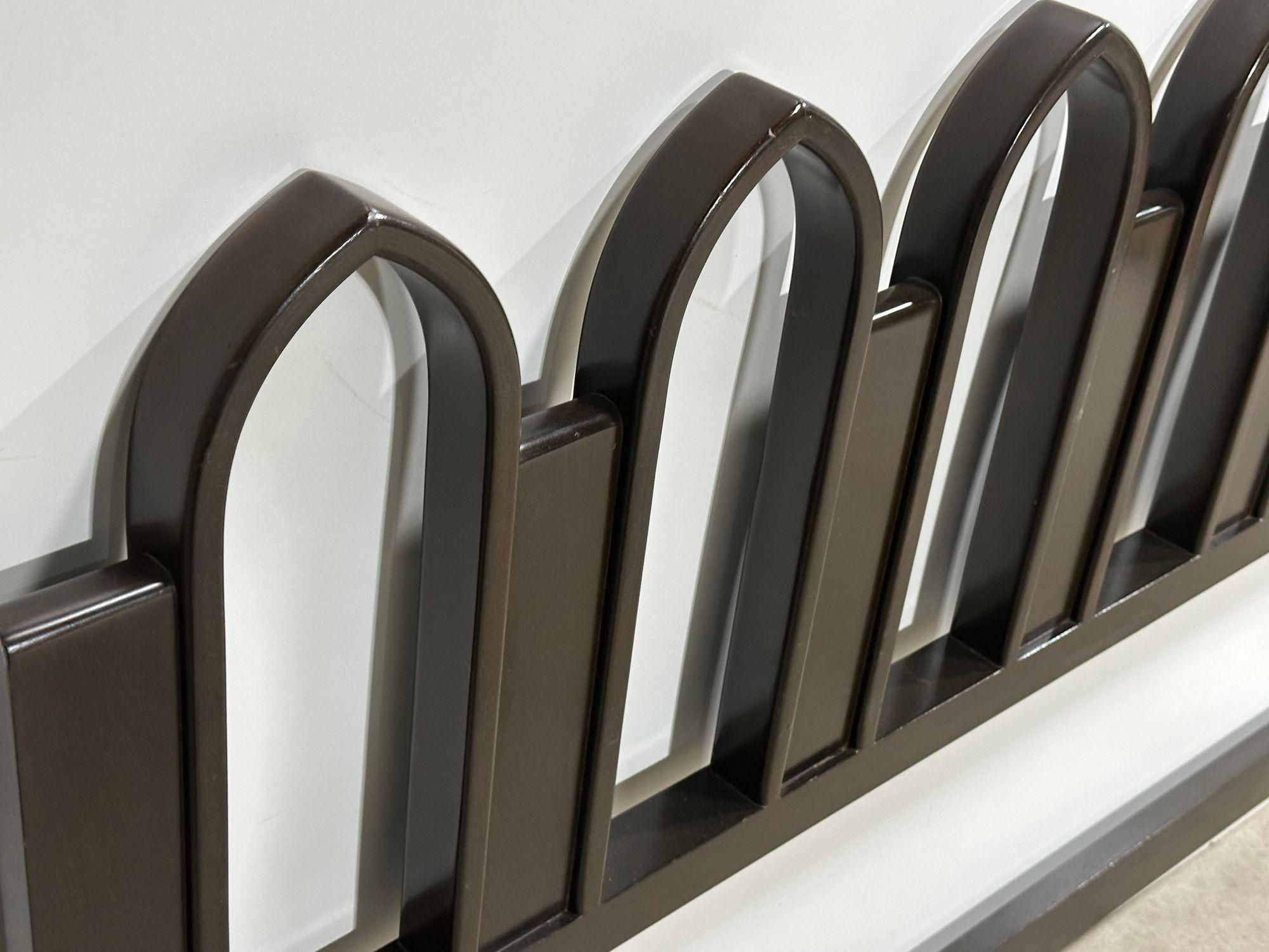 Harvey Probber “Arch” King Size Walnut Headboard, 1950 In condizioni buone in vendita a Chicago, IL