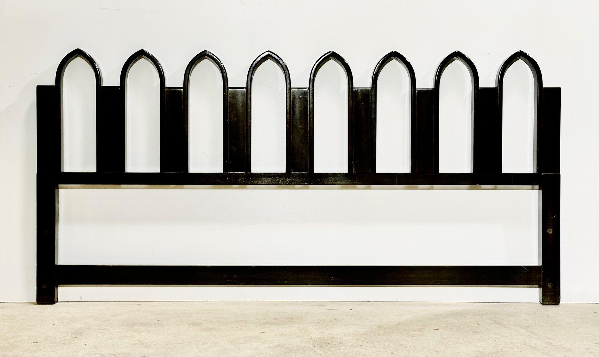 Noce Harvey Probber “Arch” King Size Walnut Headboard, 1950 in vendita