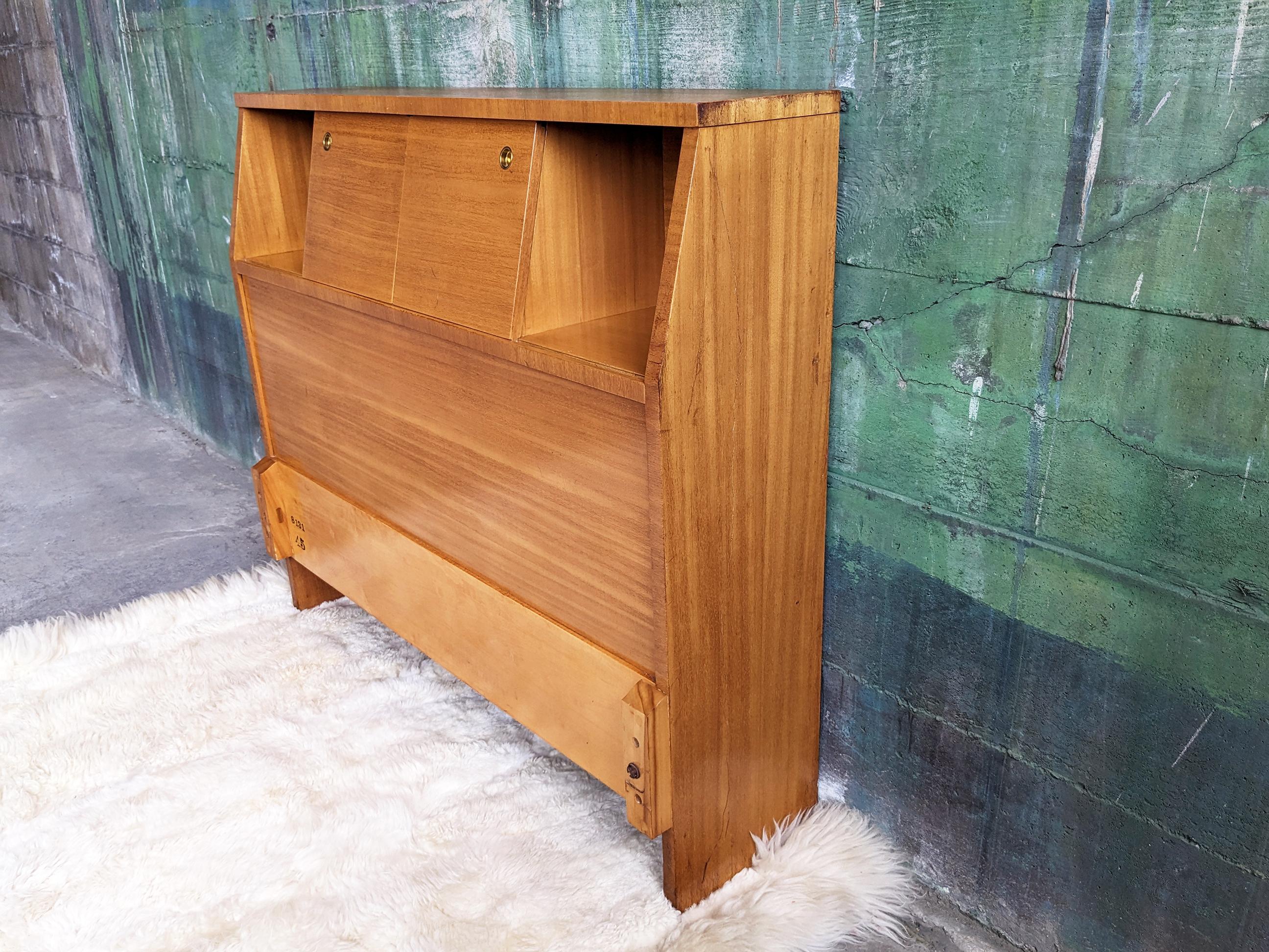 Harvey Probber Attributed Twin Sized Mid-Century Bookcase Headboard, circa 1960s For Sale 3