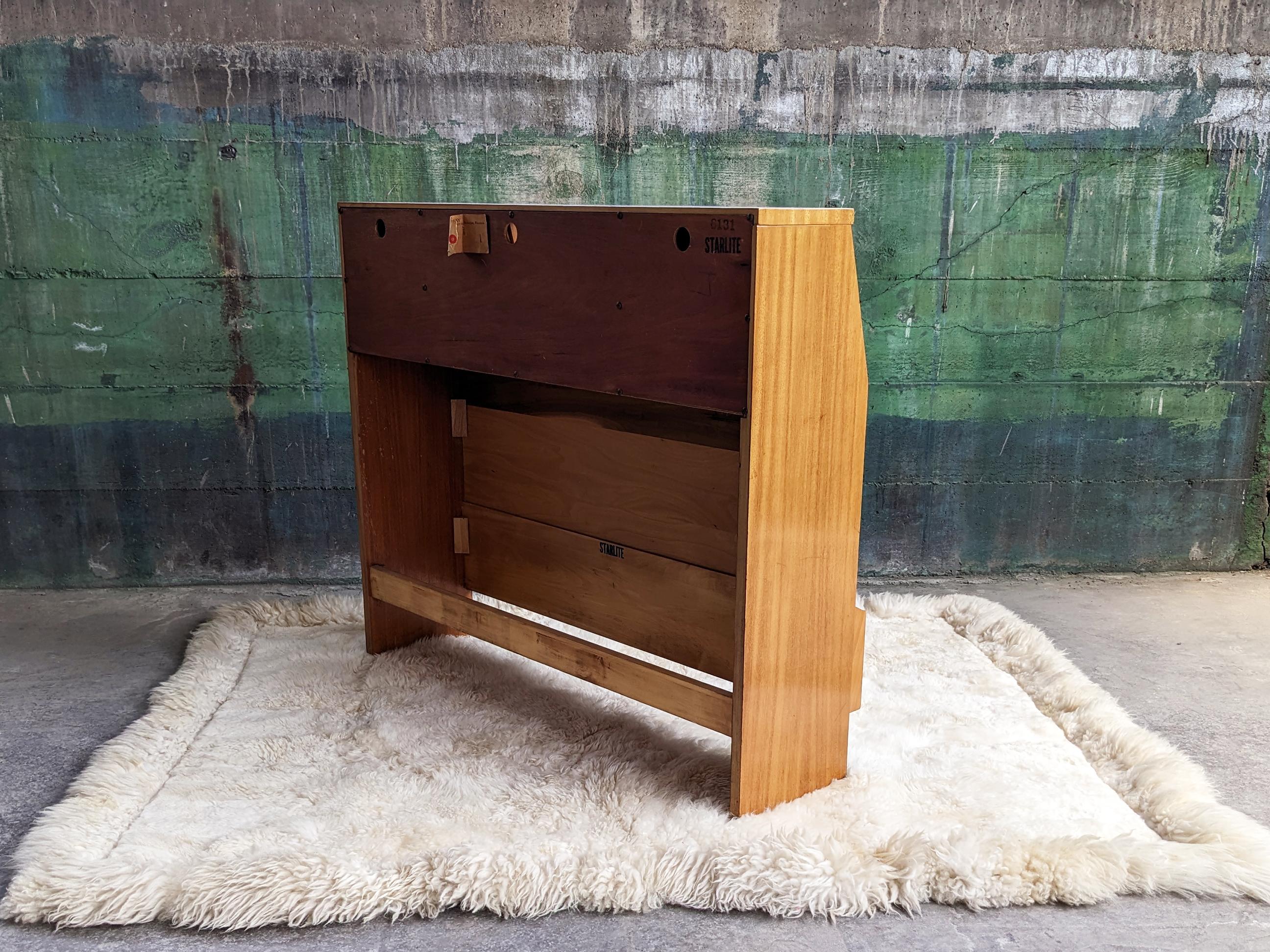 Harvey Probber Attributed Twin Sized Mid-Century Bookcase Headboard, circa 1960s For Sale 2