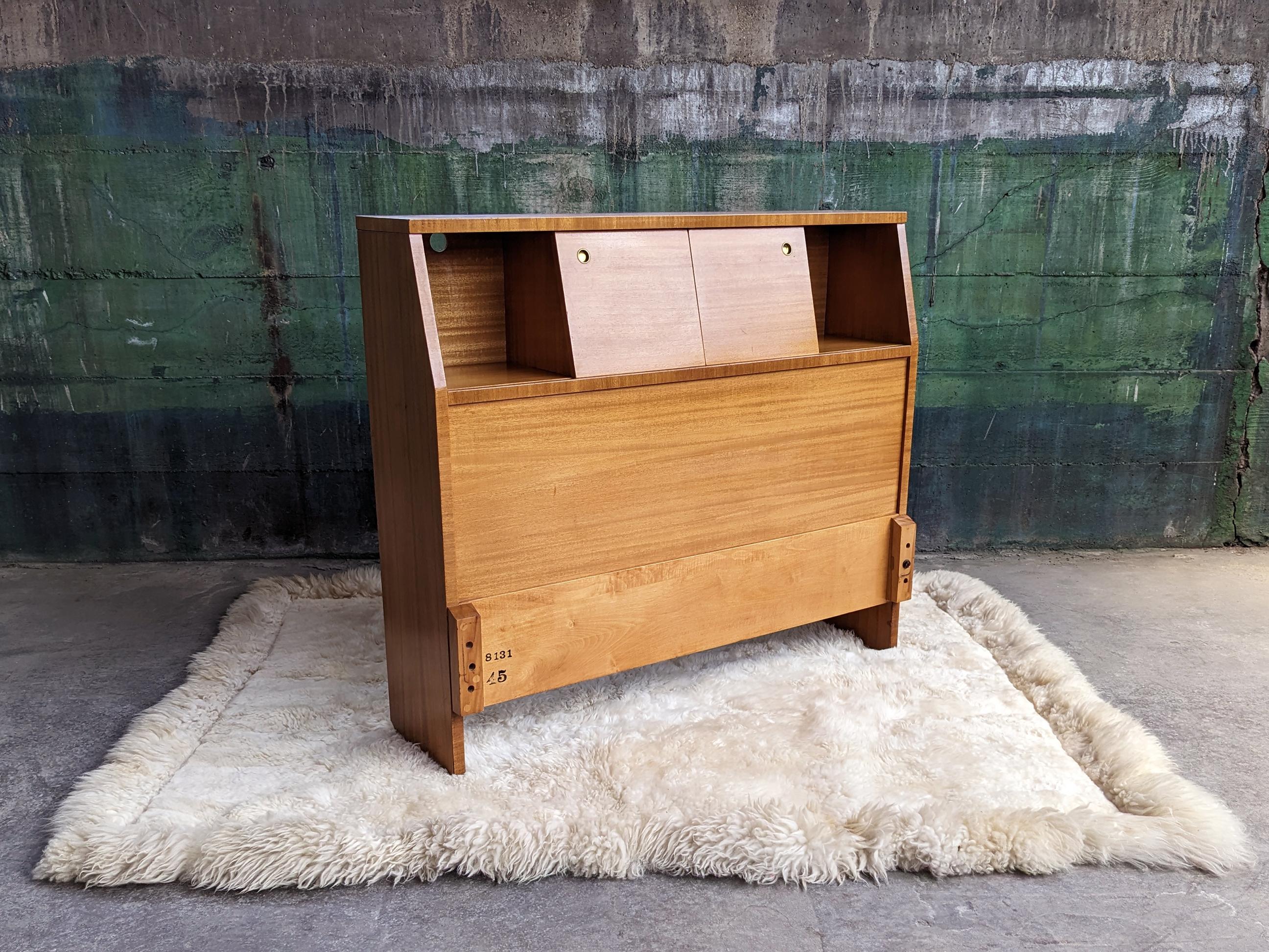 Mid-Century Modern Harvey Probber Attributed Twin Sized Mid-Century Bookcase Headboard, circa 1960s For Sale