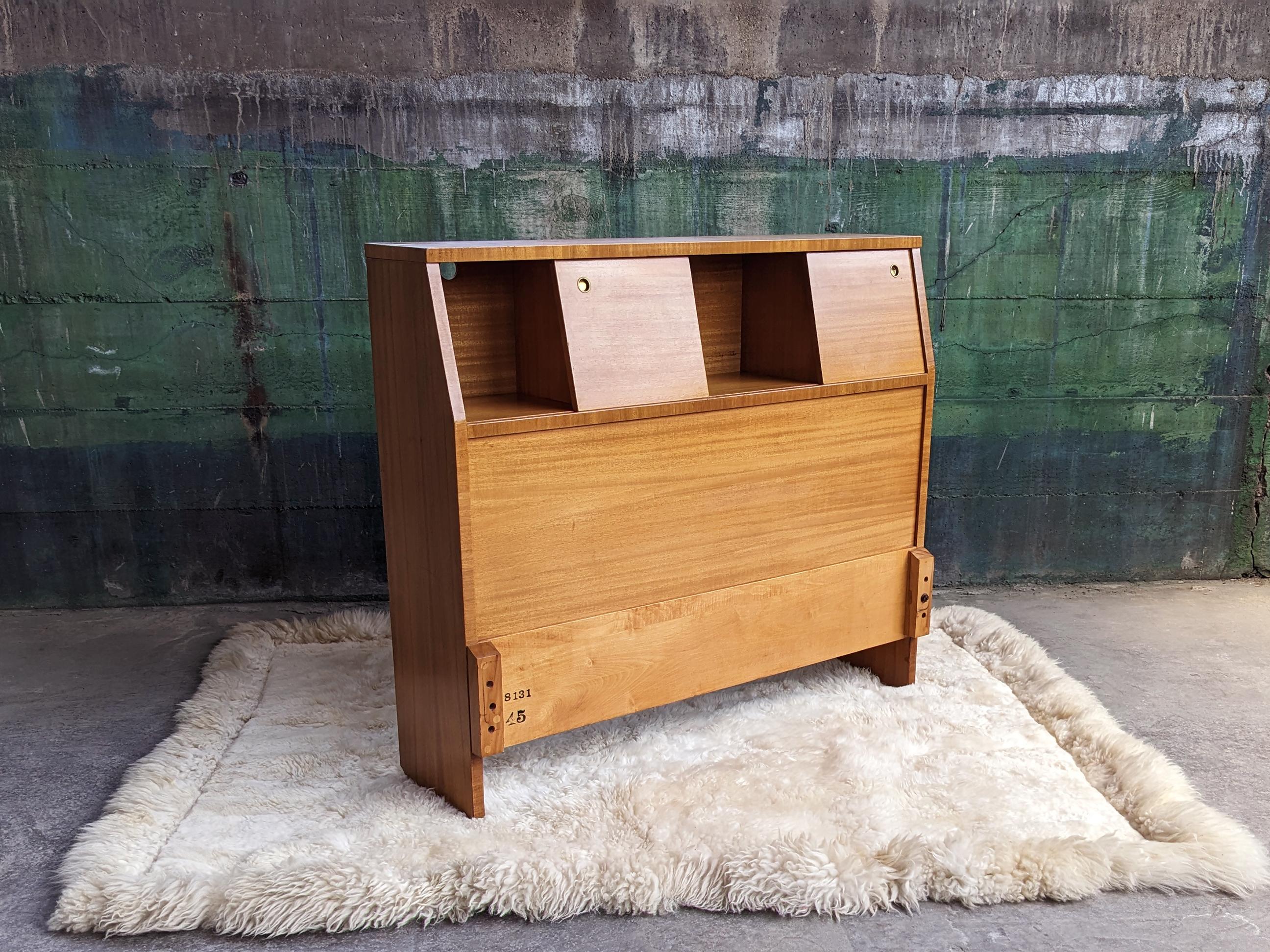 American Harvey Probber Attributed Twin Sized Mid-Century Bookcase Headboard, circa 1960s For Sale
