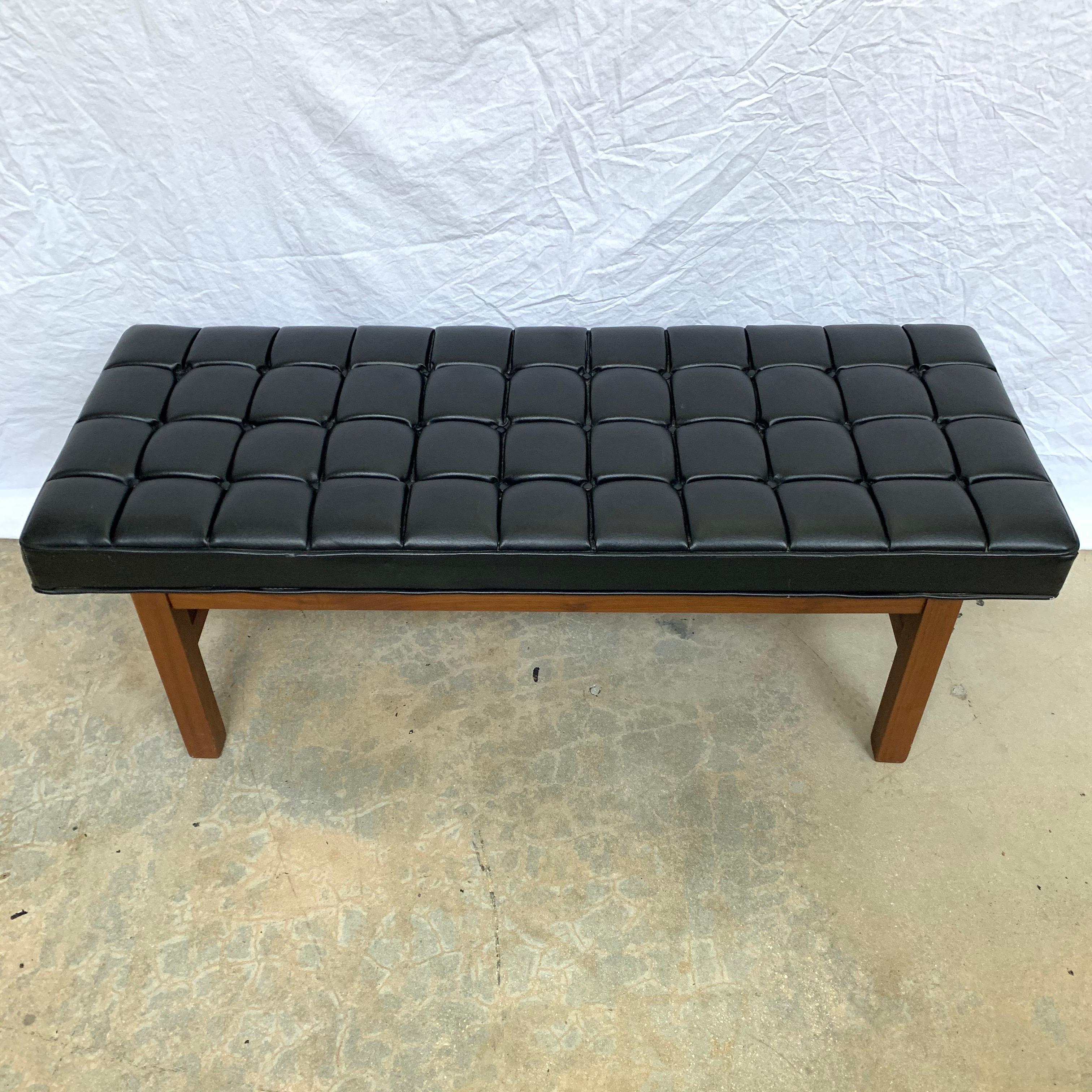 Harvey Probber Black Vinyl Biscuit Tufted Walnut Bench or Ottoman, USA, 1960s In Good Condition In Miami, FL