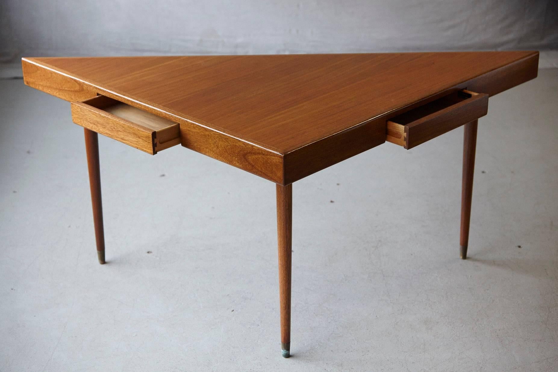 Harvey Probber Bleached Mahogany Triangular Table In Good Condition In Pau, FR