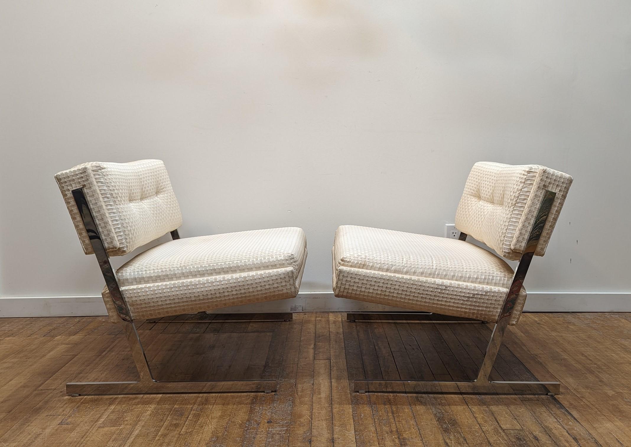 Dynamisches Paar Harvey Probber Freischwinger-Lounge-Sessel. Äußerst komfortabel mit einem breiten Körper mit viel Platz, der eine perfekte Sitzposition bietet.  Freitragende Beine, die eine nach vorne gerichtete, leicht nach hinten abgewinkelte