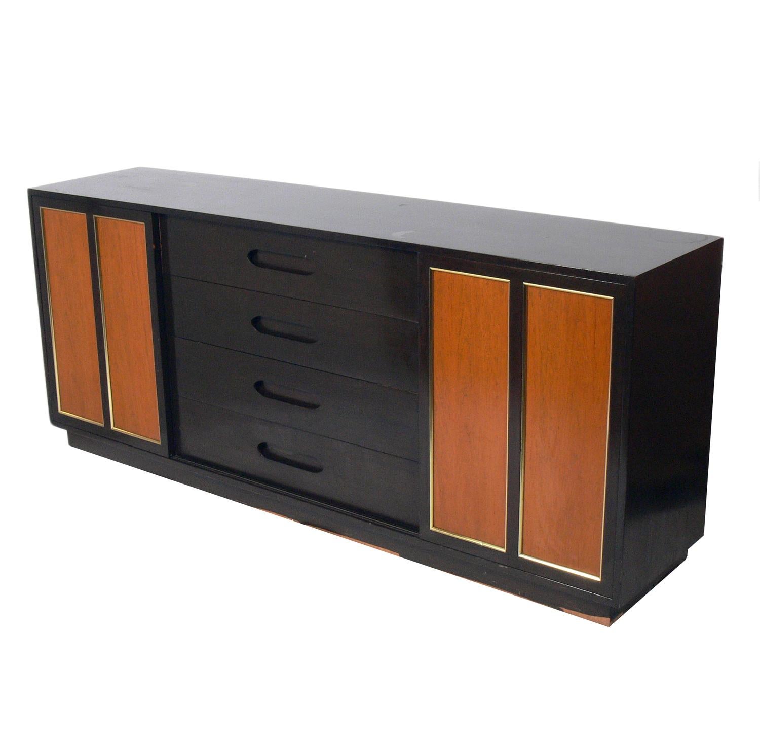 Large scale credenza or chest, designed by Harvey Probber, American, circa 1960s. This piece is a versatile size and can be used as a credenza, media center, or bar in a living area, or as a dresser or chest in a bedroom. It offers a voluminous