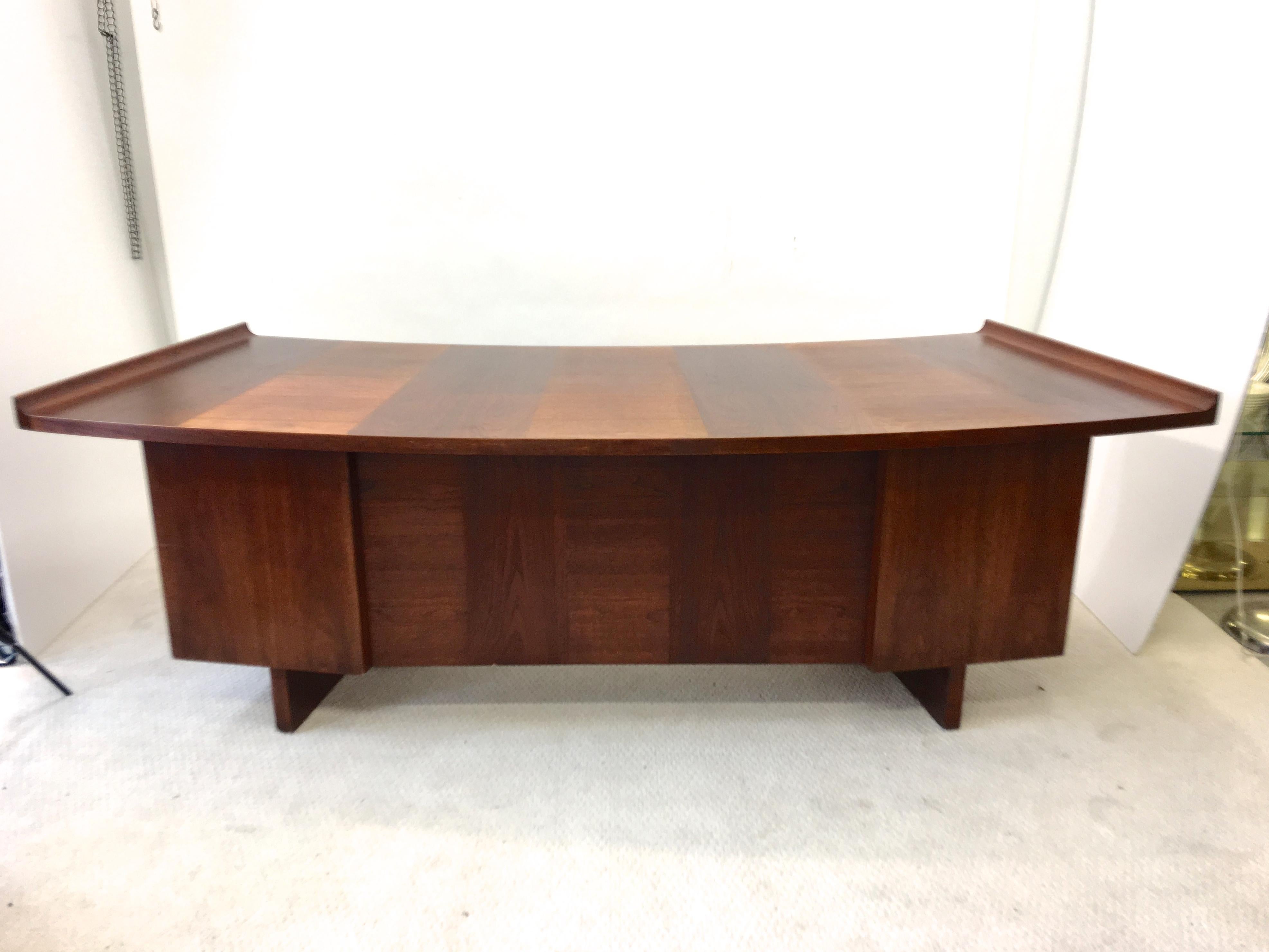Harvey Probber Curved Walnut Top Executive Desk In Good Condition In Hanover, MA