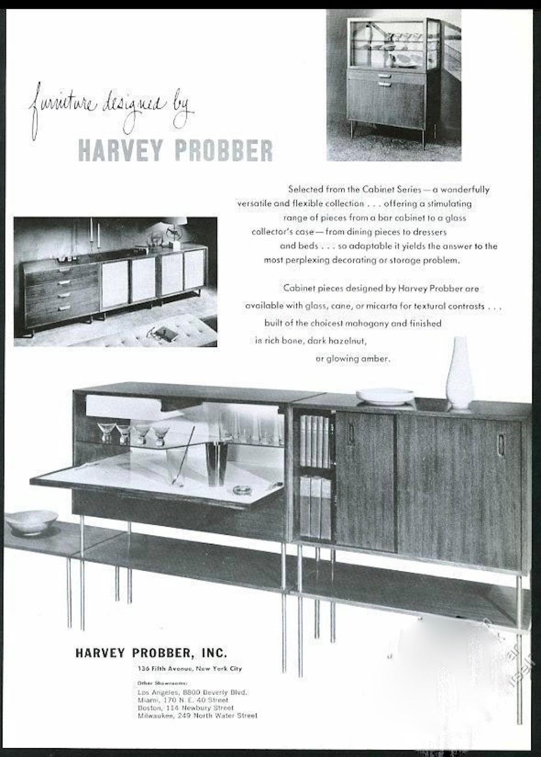 Harvey Probber Doppelkommode und Eitelkeit mit Leder und Messing (Moderne der Mitte des Jahrhunderts) im Angebot