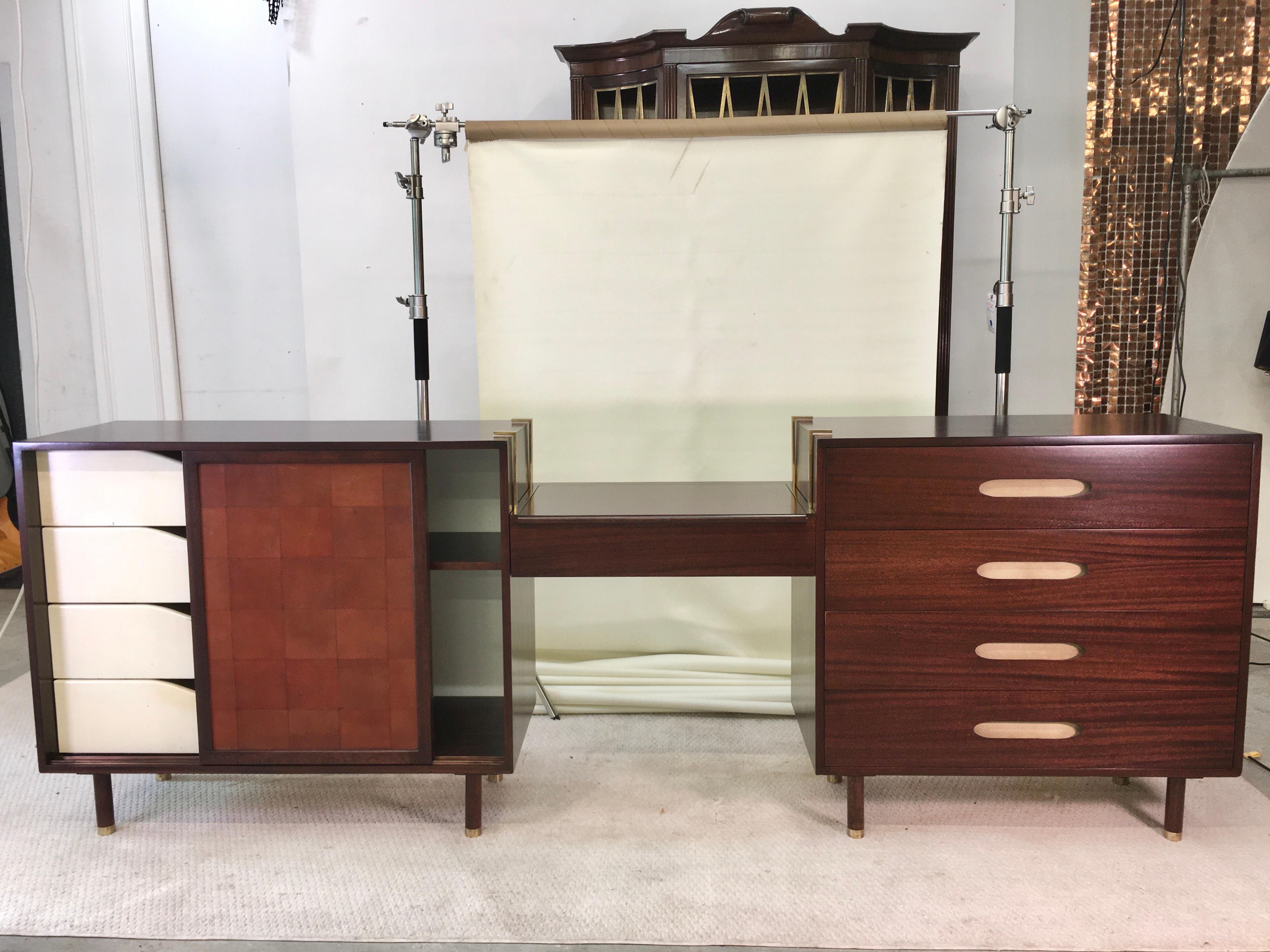 Harvey Probber Double Chest and Vanity with Leather and Brass In Good Condition For Sale In Hanover, MA