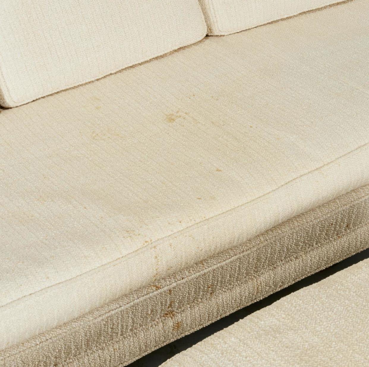 Harvey Probber Viersitzer-Sofa mit passender Ottomane. Kandidat für eine Neupolsterung. (Moderne der Mitte des Jahrhunderts) im Angebot