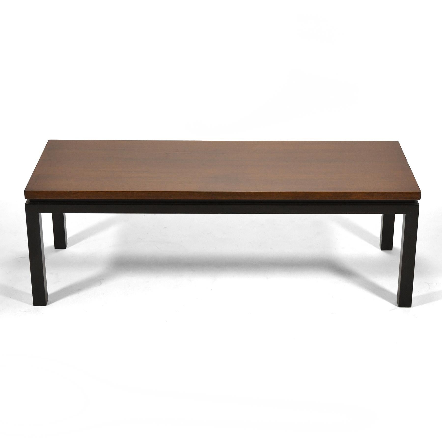 Mid-Century Modern Table basse en acajou Harvey Probber en vente