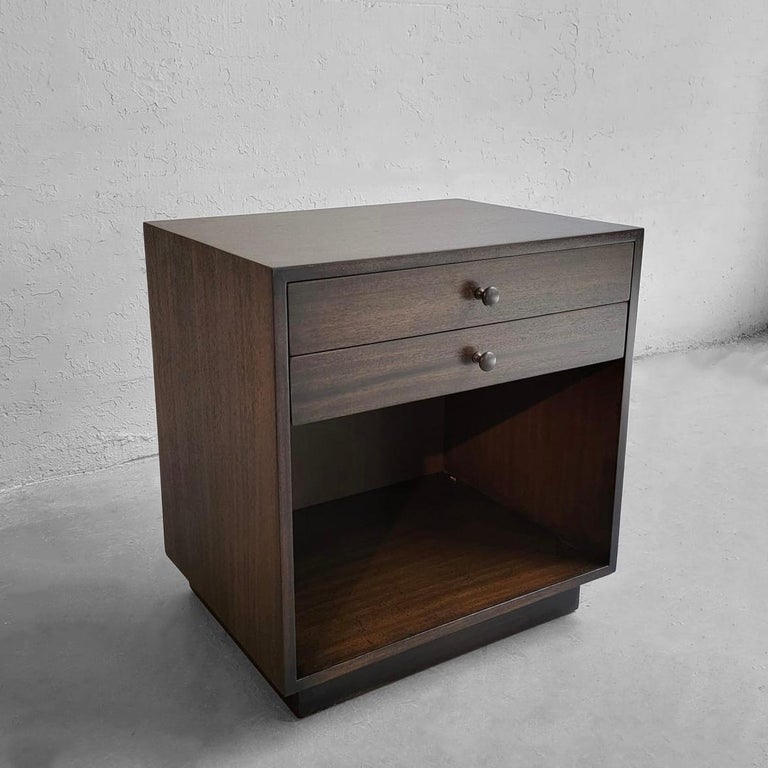Harvey Probber Mahogany End Table Nighstand In Good Condition For Sale In Brooklyn, NY