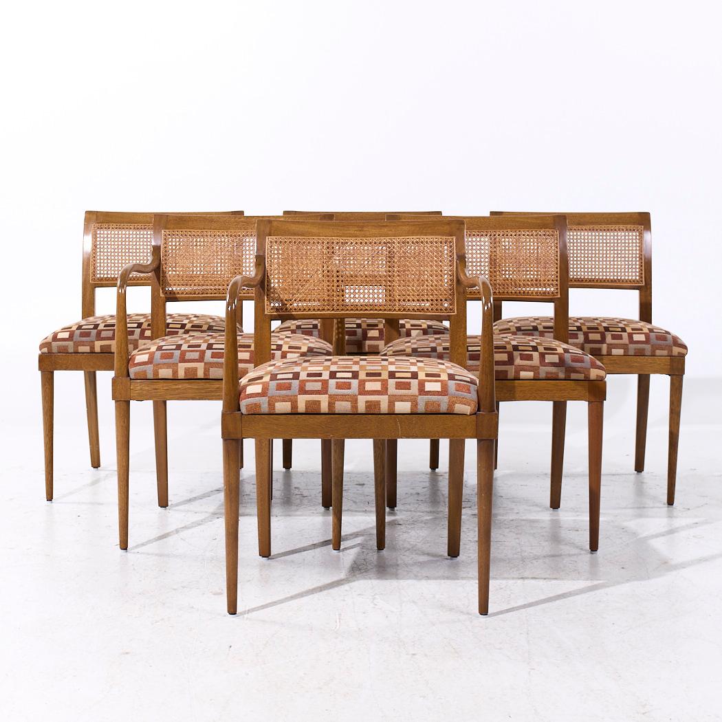 Harvey Probber Mid Century Bleached Mahogany and Cane Dining Chairs - Lot de 6

Chaque fauteuil sans accoudoir mesure : 22 de large x 22 de profond x 31.5 de haut, avec une hauteur d'assise de 19 pouces.
Chaque fauteuil capitaine mesure : 22 large x