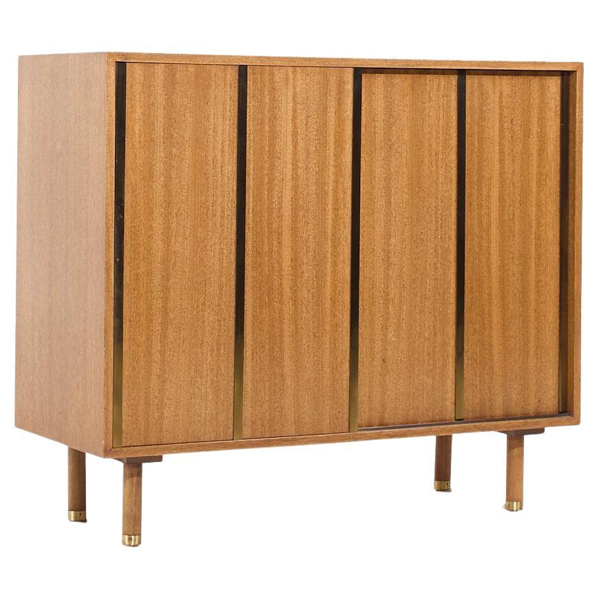 Credenza in ottone e mogano di Harvey Probber, metà del secolo scorso