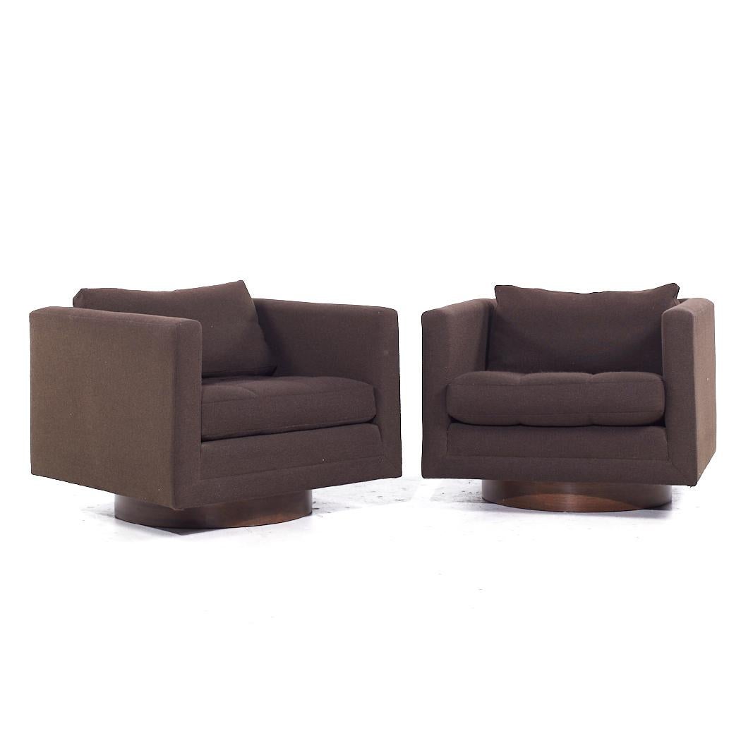 Harvey Probber Mid Century Cube Swivel Lounge Chairs - Paire

Chaque chaise longue mesure : 30 de large x 30,5 de profond x 25,5 de haut, avec une hauteur d'assise de 15,5 et une hauteur d'accoudoir/d'espace libre de 22,25 pouces.

Tous les meubles