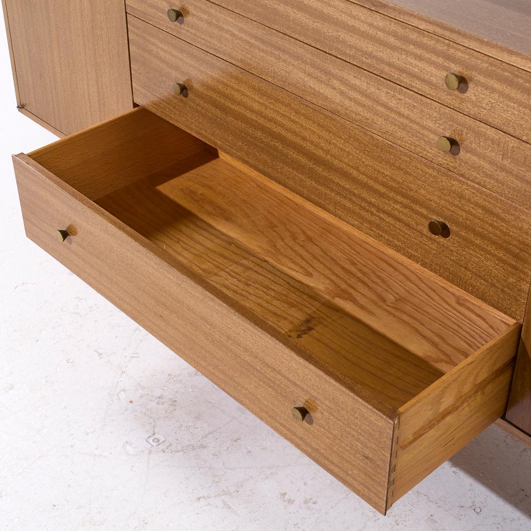 Credenza e credenza in ottone e mogano di Harvey Probber, metà del secolo scorso in vendita 5