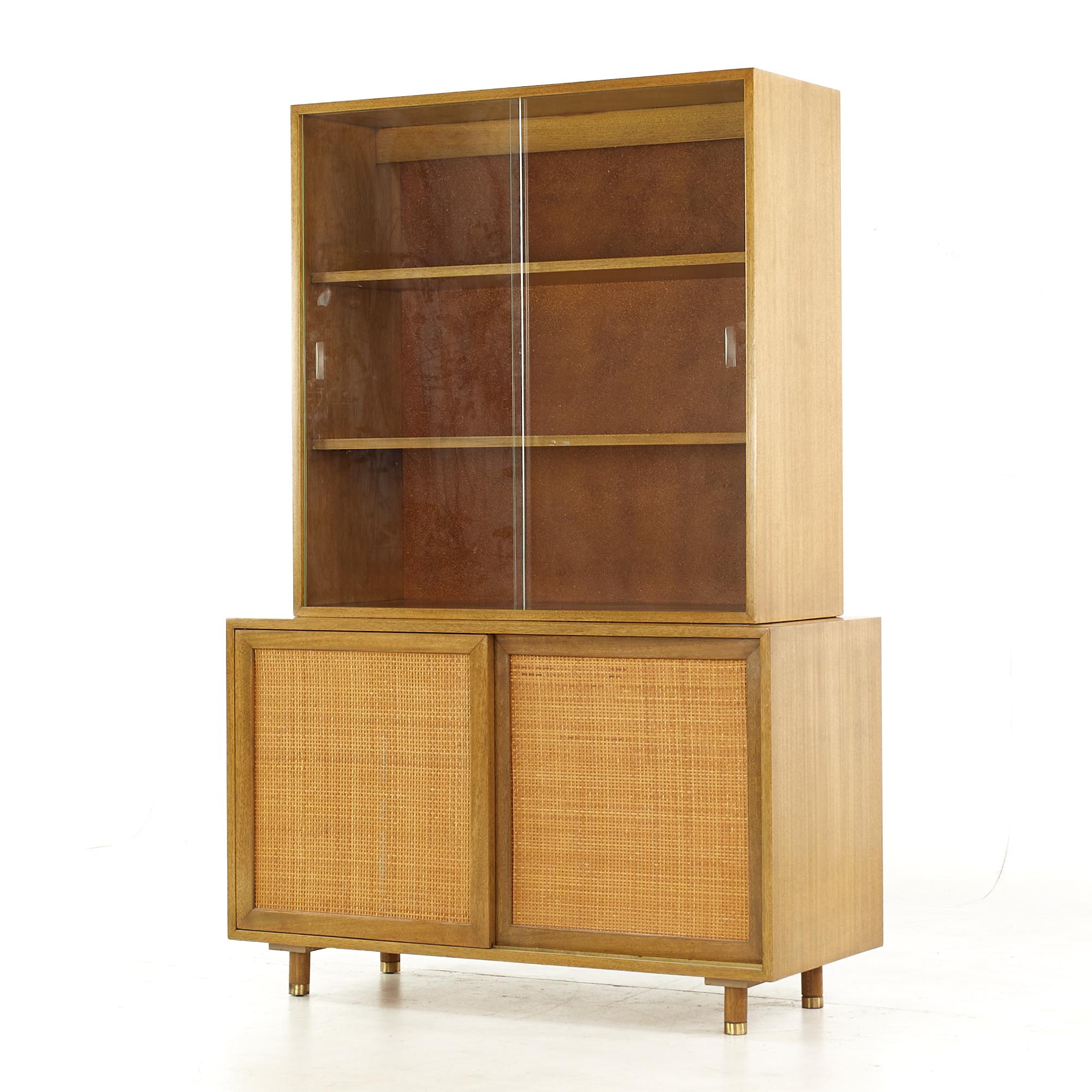 Mid-Century Modern Meuble de rangement en acajou et rotin Harvey Probber du milieu du siècle dernier en vente