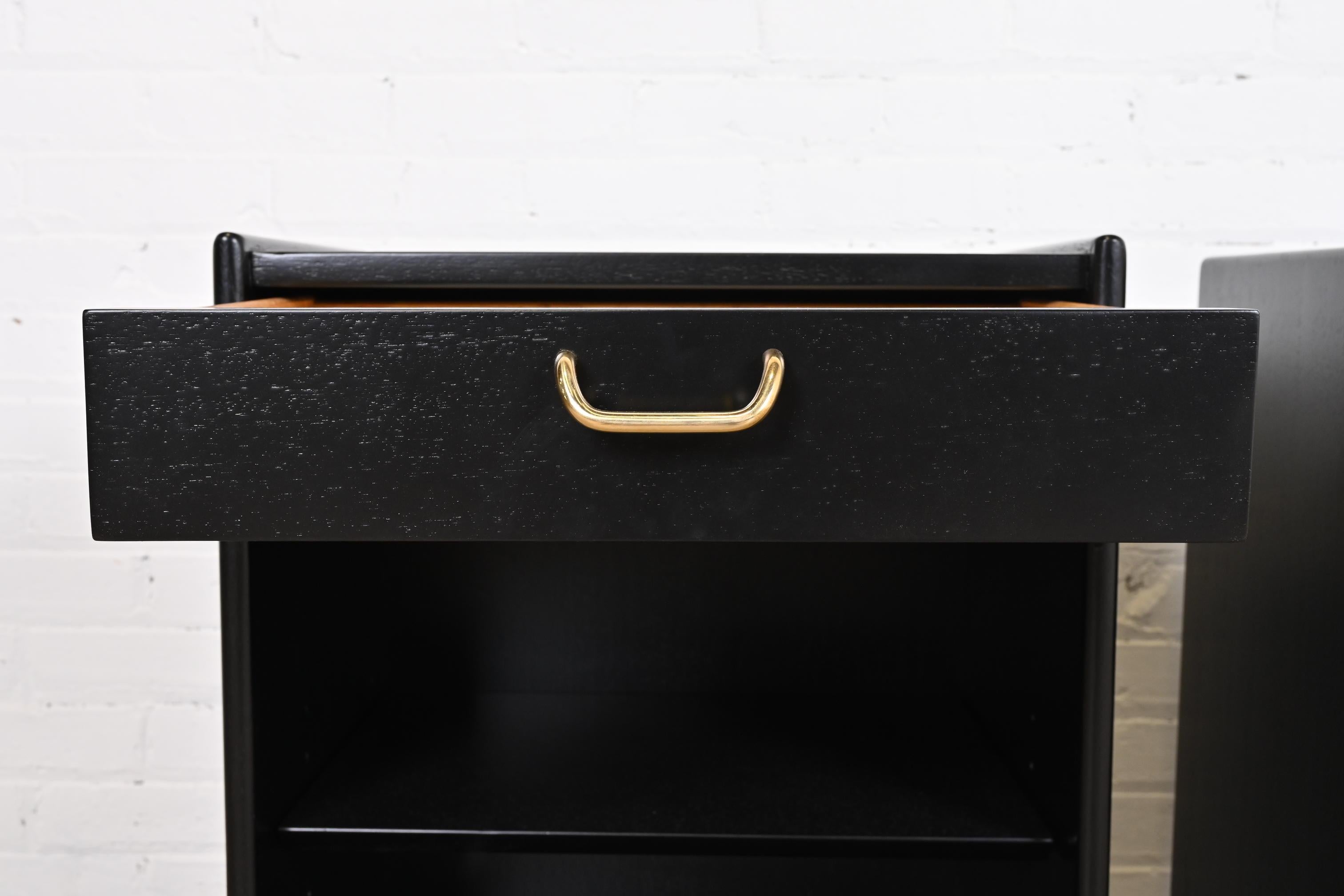 Harvey Probber Mid-Century Modern Black Lacquered Nightstands, Newly Refinished 4