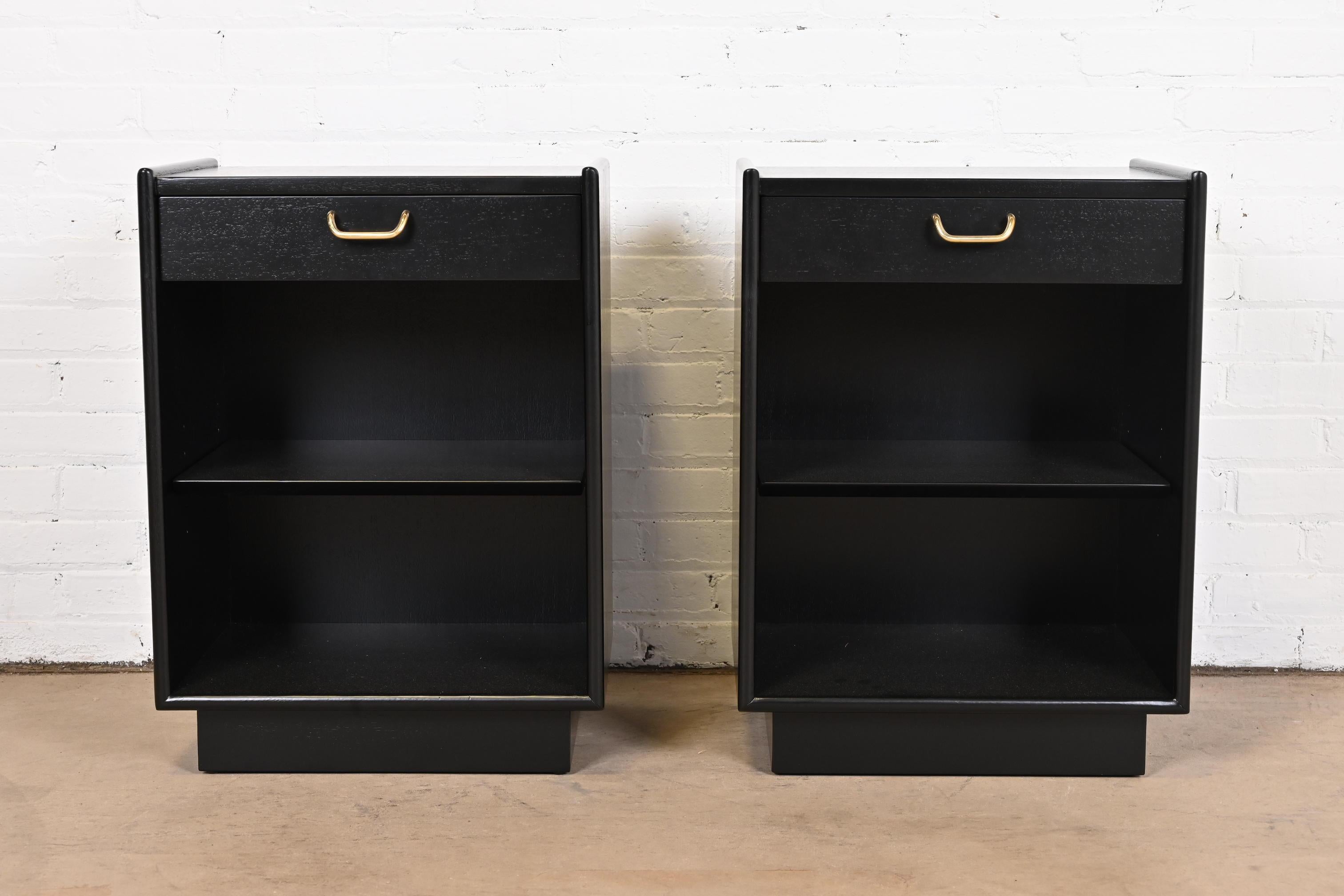 An exceptional pair of Mid-Century Modern nightstands

By Harvey Probber

USA, 1960s

Black lacquered mahogany, with original brass hardware.

Measures: 19