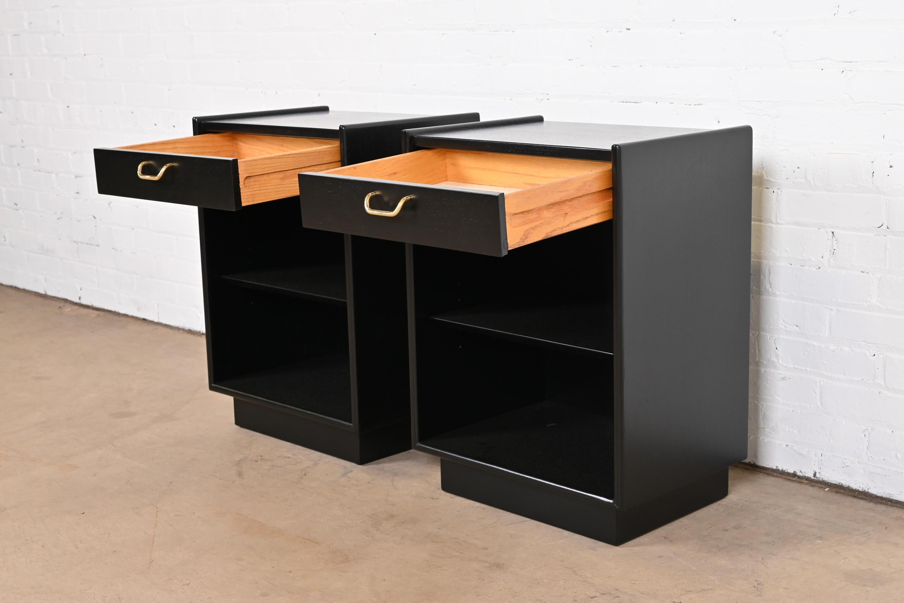 Harvey Probber Mid-Century Modern Black Lacquered Nightstands, Newly Refinished 3