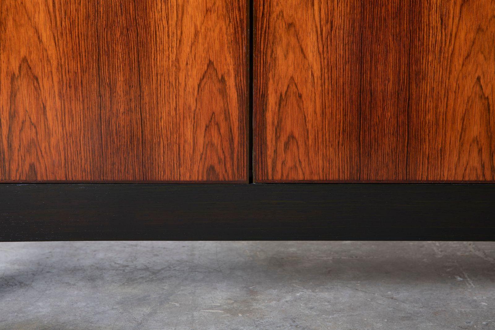 Harvey Probber Cabinet en palissandre brésilien moderne du milieu du siècle 1970 en vente 5