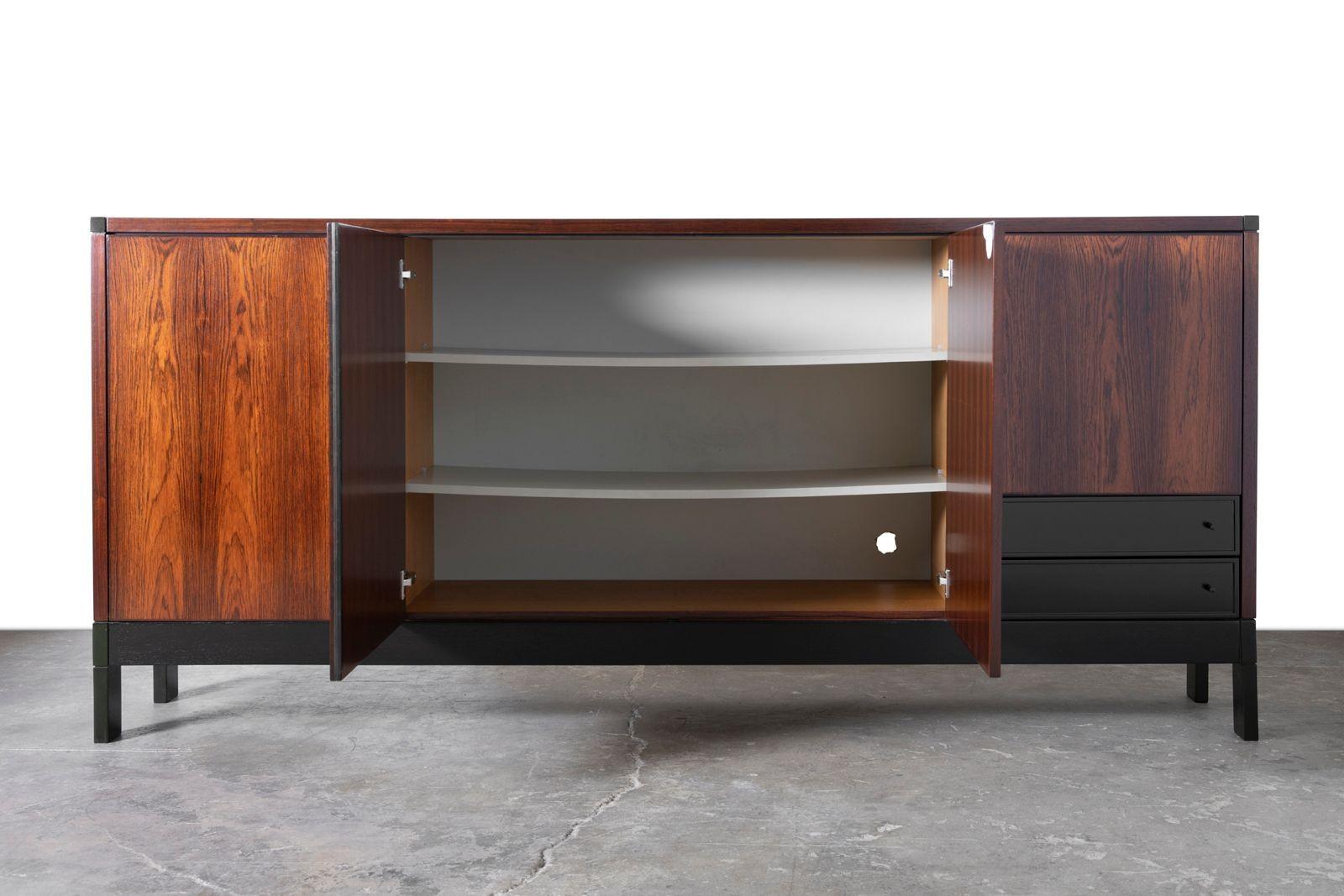 Mid-Century Modern Harvey Probber Cabinet en palissandre brésilien moderne du milieu du siècle 1970 en vente
