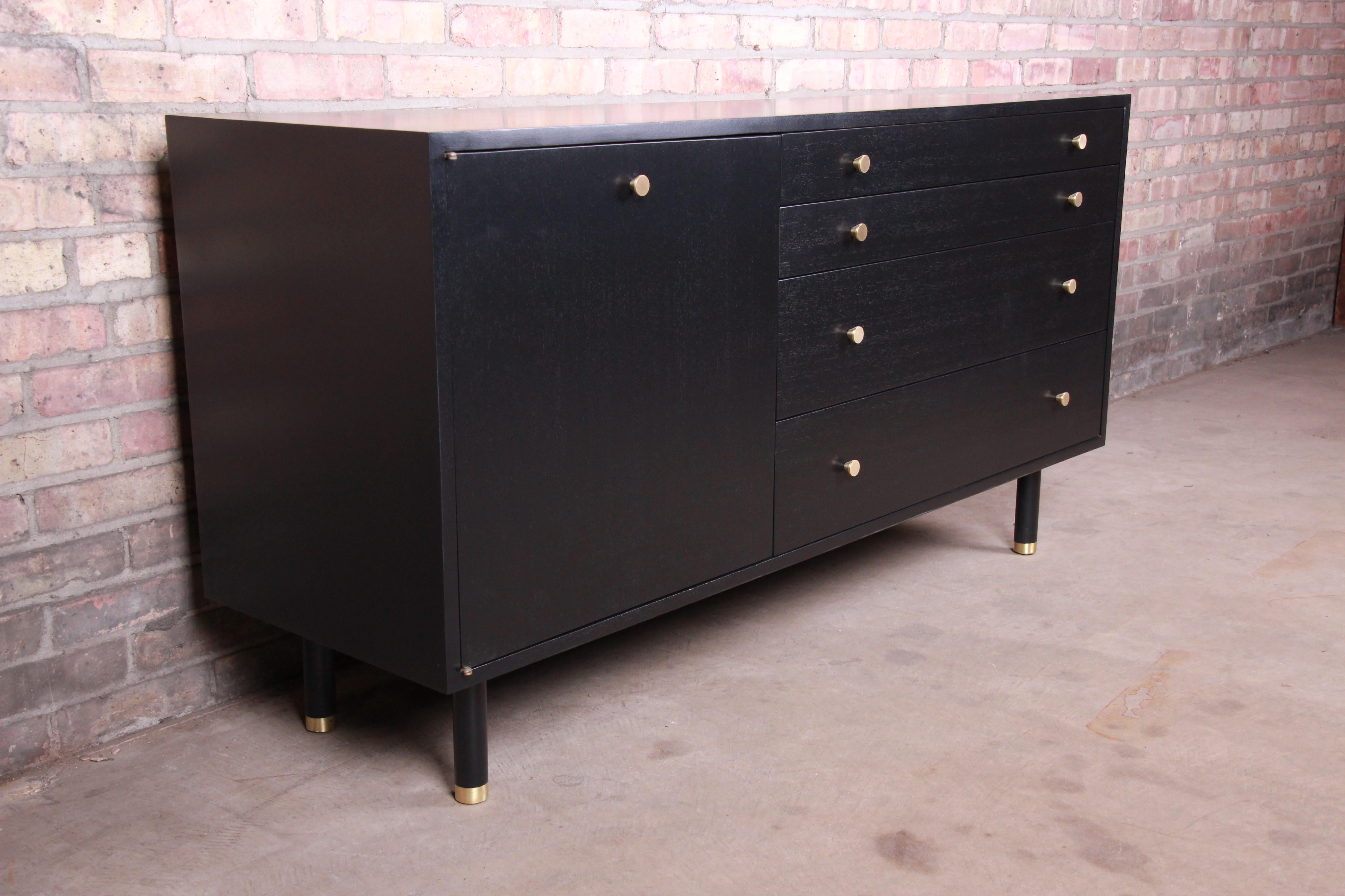 An exceptional Mid-Century Modern sideboard credenza or bar cabinet

By Harvey Probber

USA, 1950s

Ebonized mahogany, with original brass hardware.

Measures: 56.5