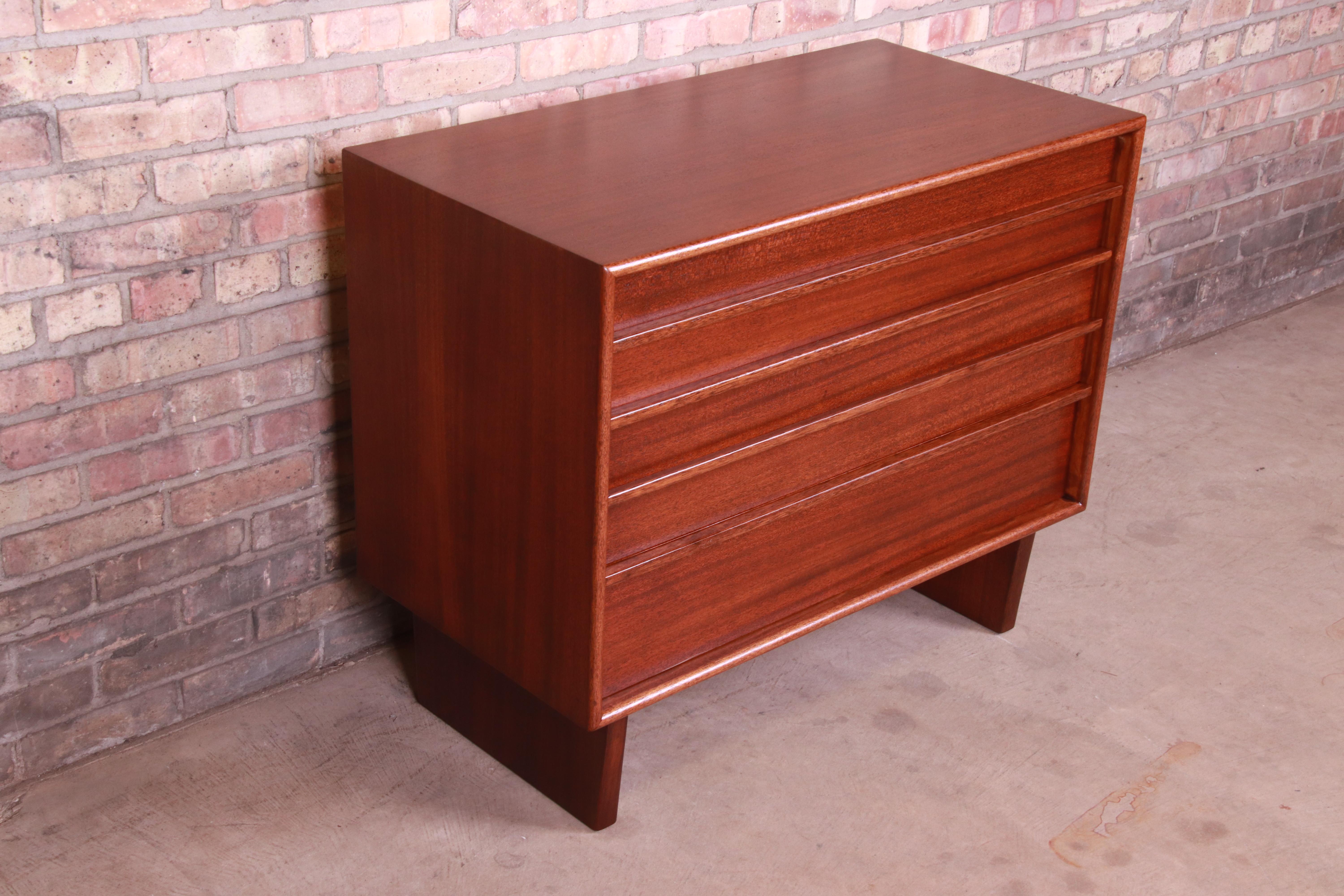 Harvey Probber Mid-Century Modern Mahogany Chest of Drawers, Newly Restored In Good Condition In South Bend, IN
