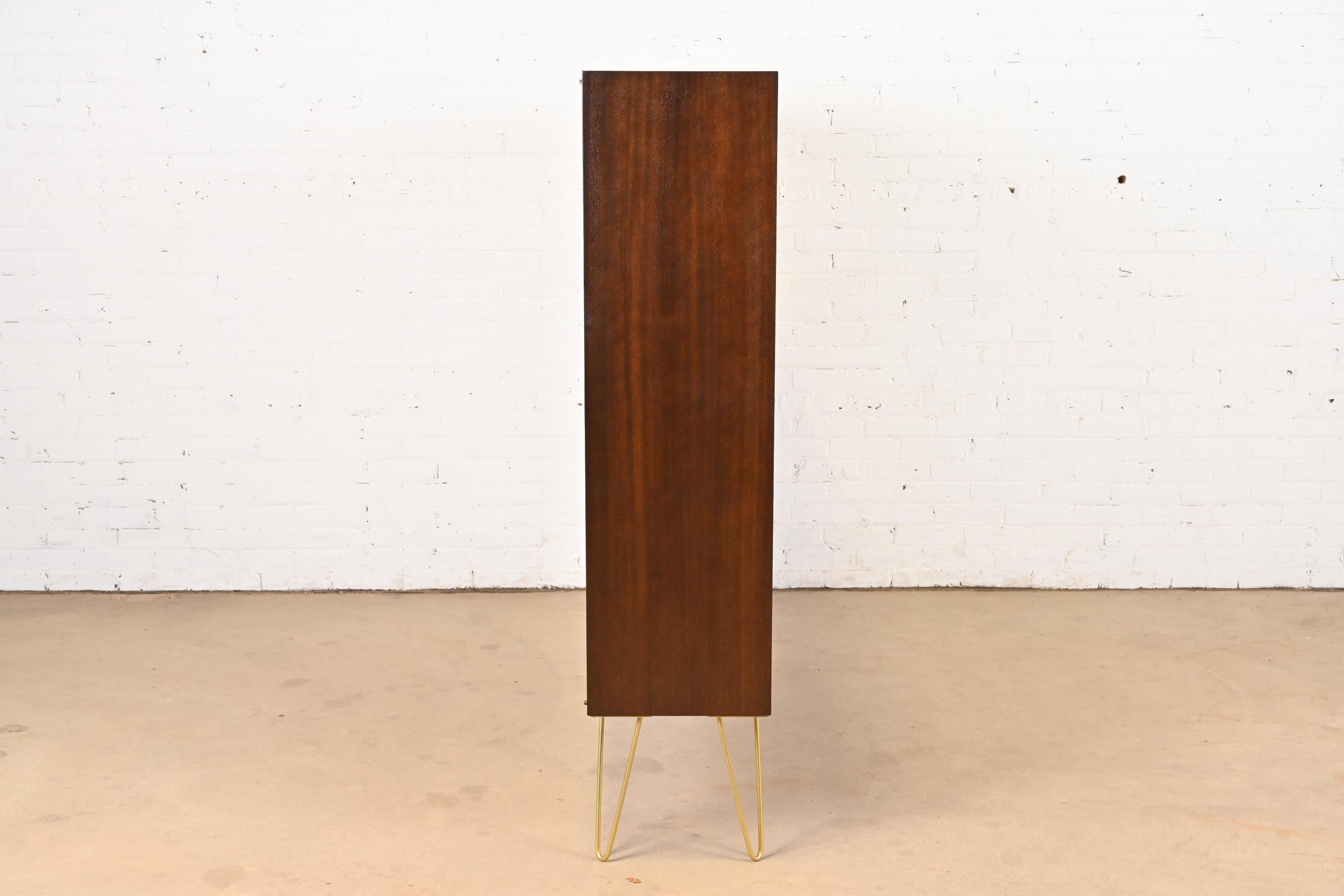 Harvey Probber Mid-Century Modern Rosewood and Brass Bookcase Cabinet, 1960s For Sale 6