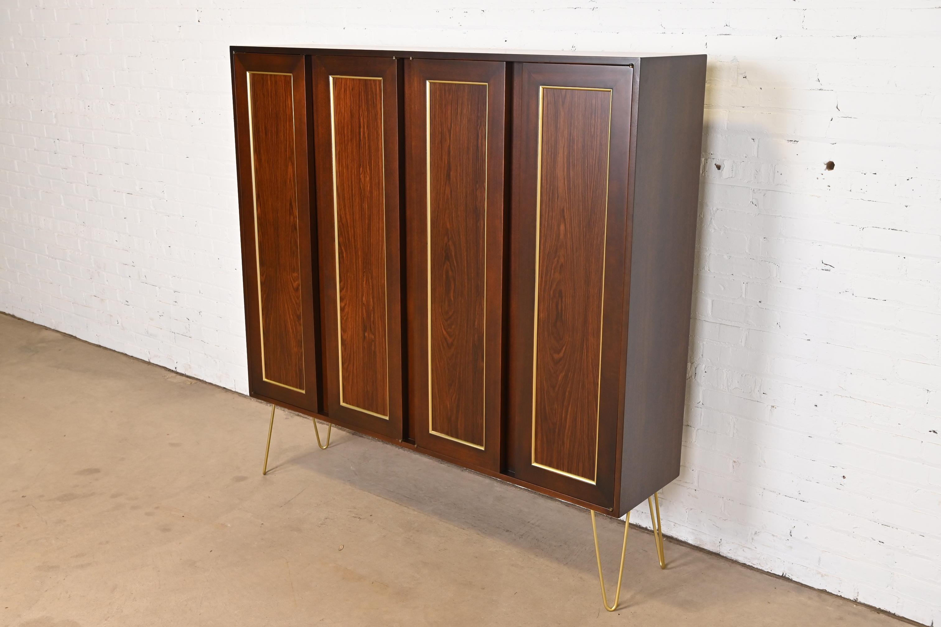 Harvey Probber Mid-Century Modern Rosewood and Brass Bookcase Cabinet, 1960s In Good Condition For Sale In South Bend, IN