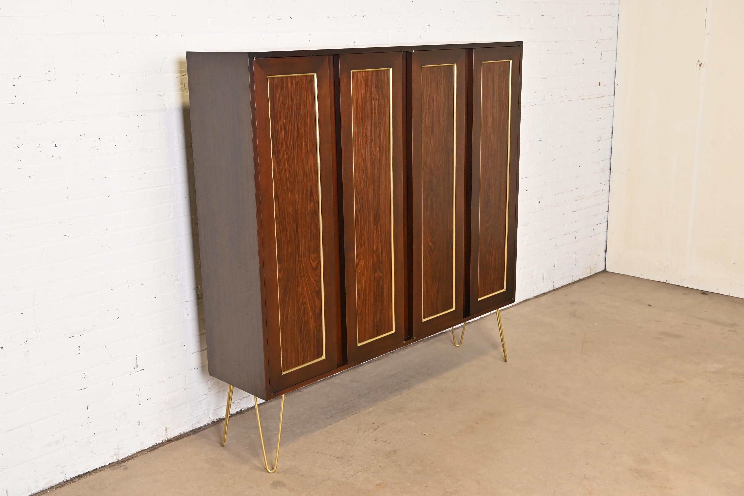 Harvey Probber Mid-Century Modern Rosewood and Brass Bookcase Cabinet, 1960s For Sale 1