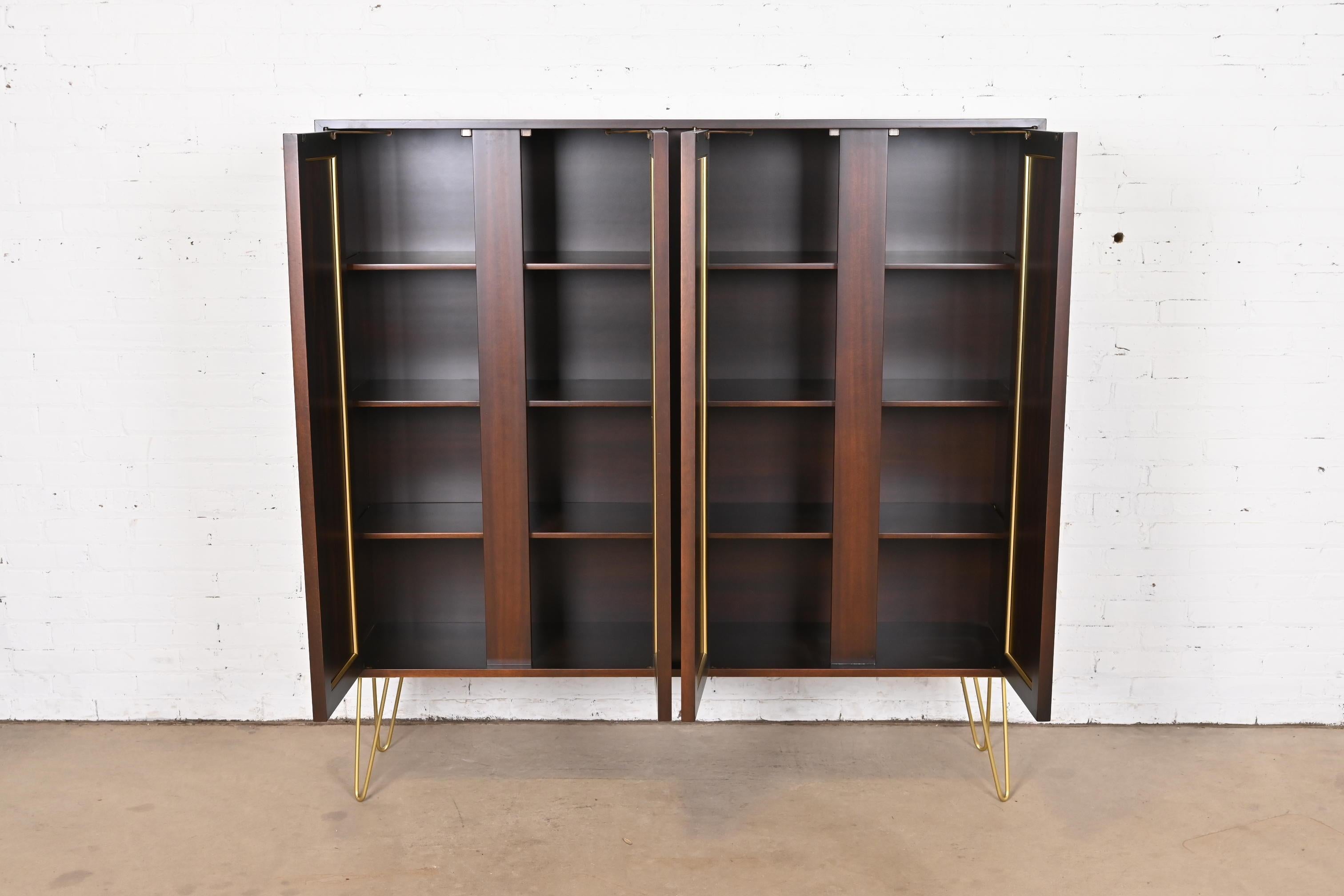 Harvey Probber Mid-Century Modern Rosewood and Brass Bookcase Cabinet, 1960s For Sale 3