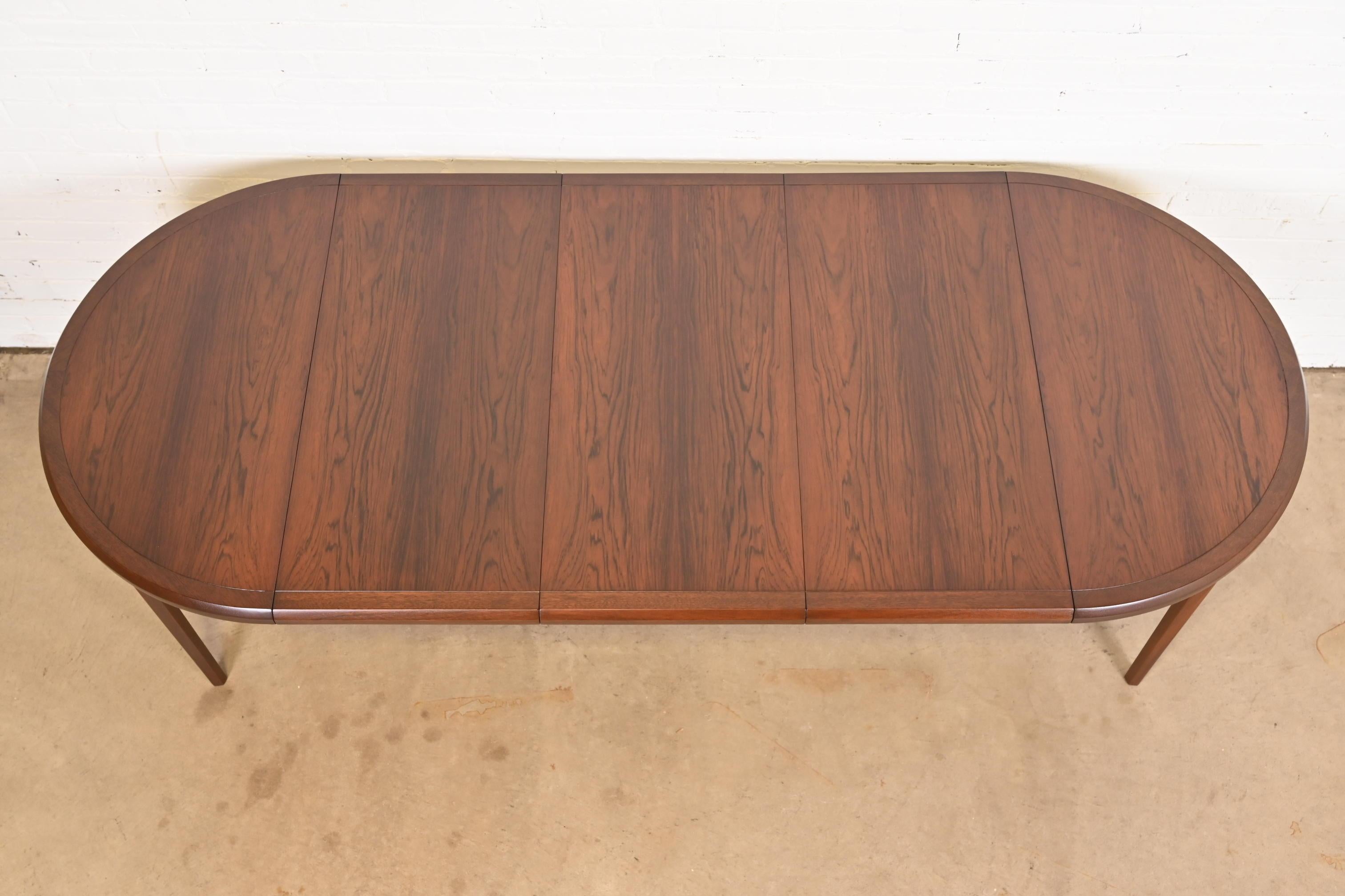 Harvey Probber Mid-Century Modern Rosewood Dining Table, Newly Refinished For Sale 3