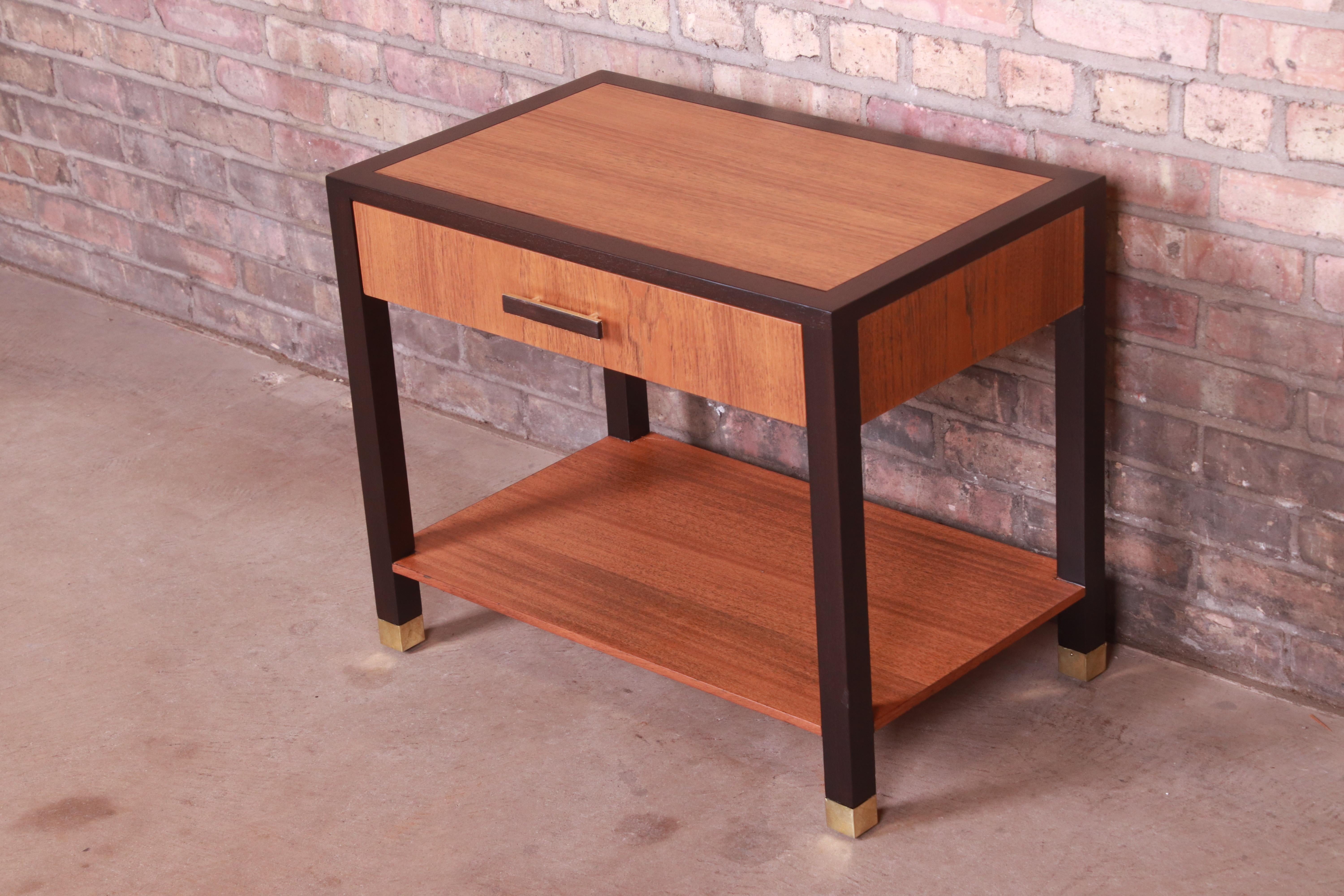 An exceptional Mid-Century Modern nightstand or side table

By Harvey Probber

USA, 1960s

Teak, with ebonized mahogany banding, original mahogany and brass hardware, and brass-capped feet.

Measures: 26