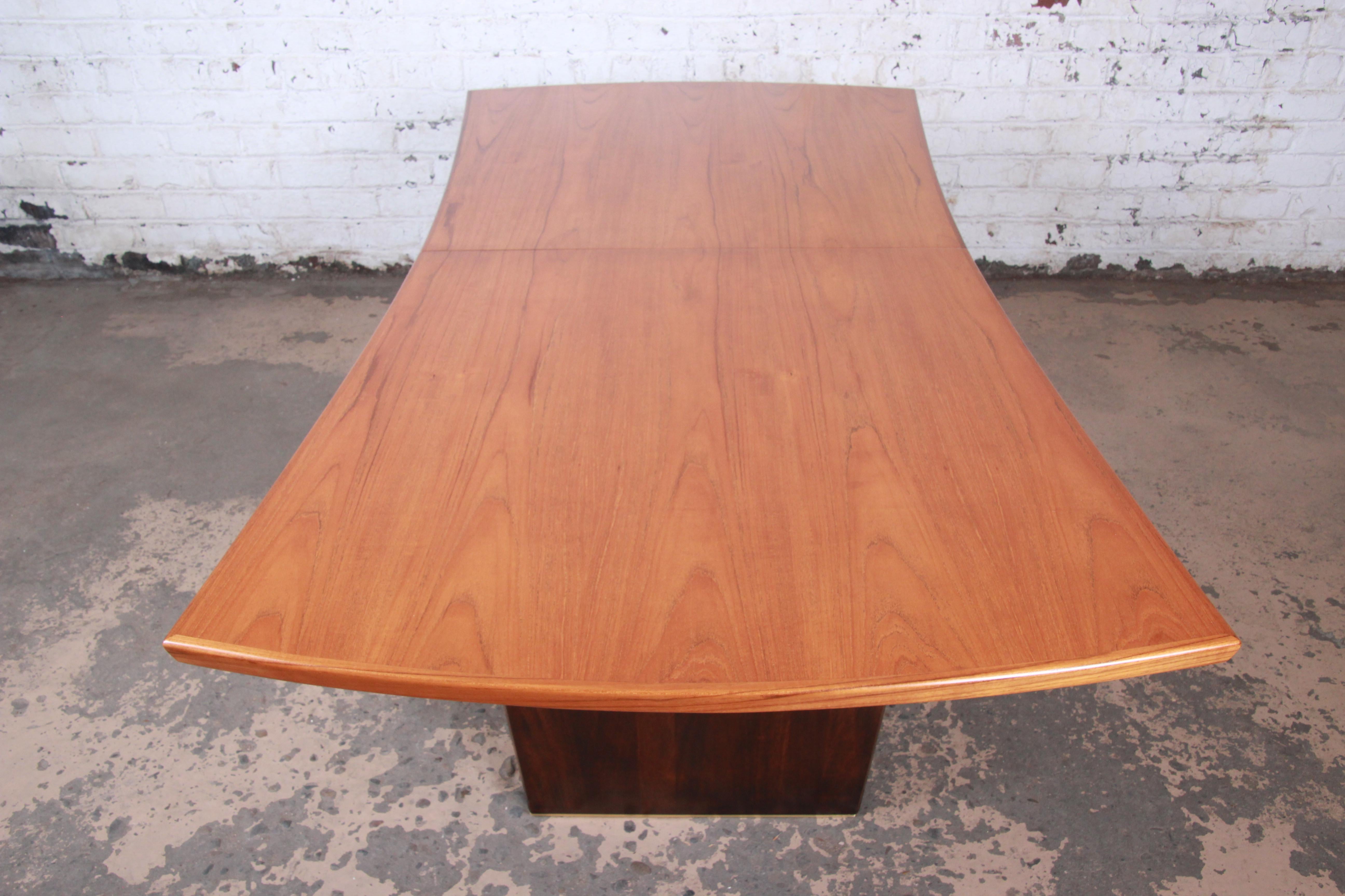 Harvey Probber Mid-Century Modern Teak and Walnut Bow Tie Extension Dining Table For Sale 3