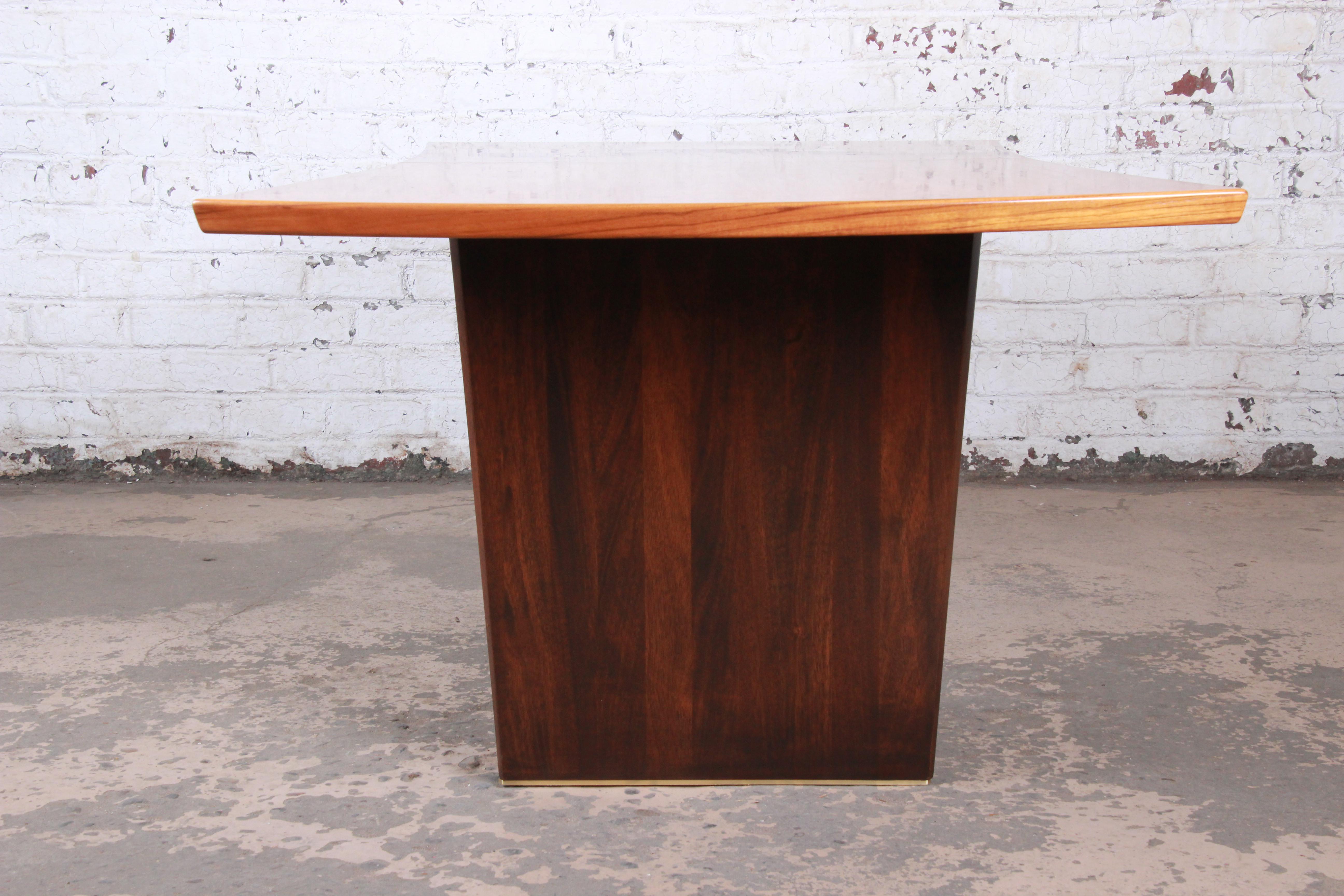 Harvey Probber Mid-Century Modern Teak and Walnut Bow Tie Extension Dining Table For Sale 4