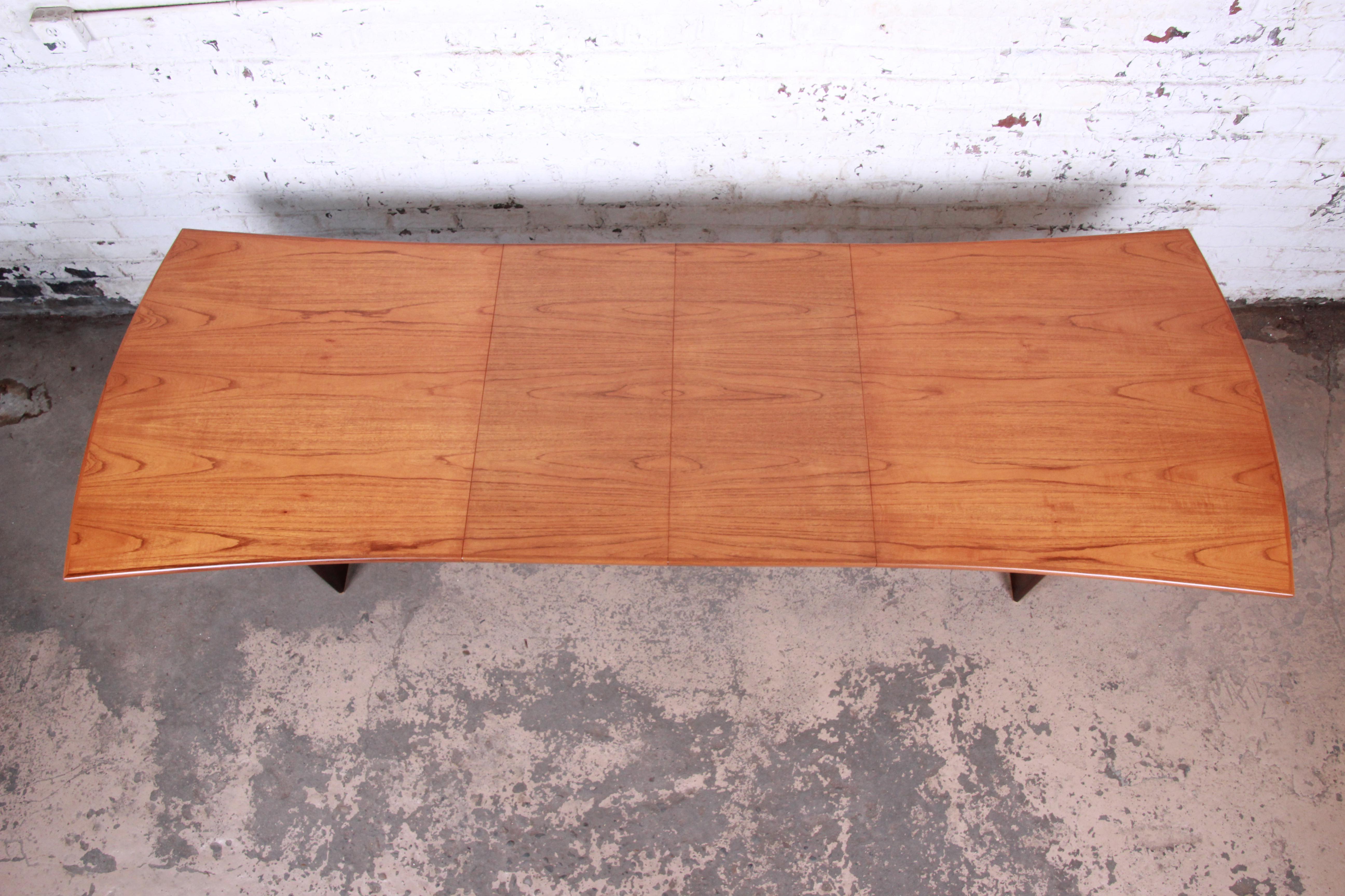 Harvey Probber Mid-Century Modern Teak and Walnut Bow Tie Extension Dining Table For Sale 1