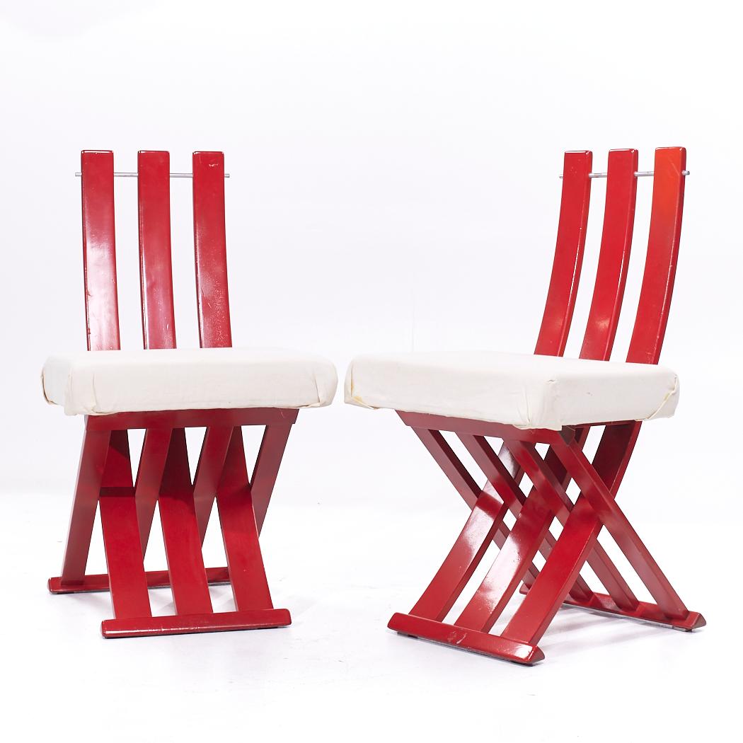 Mid-Century Modern Harvey Probber Chaises X rouges du milieu du siècle - Paire en vente