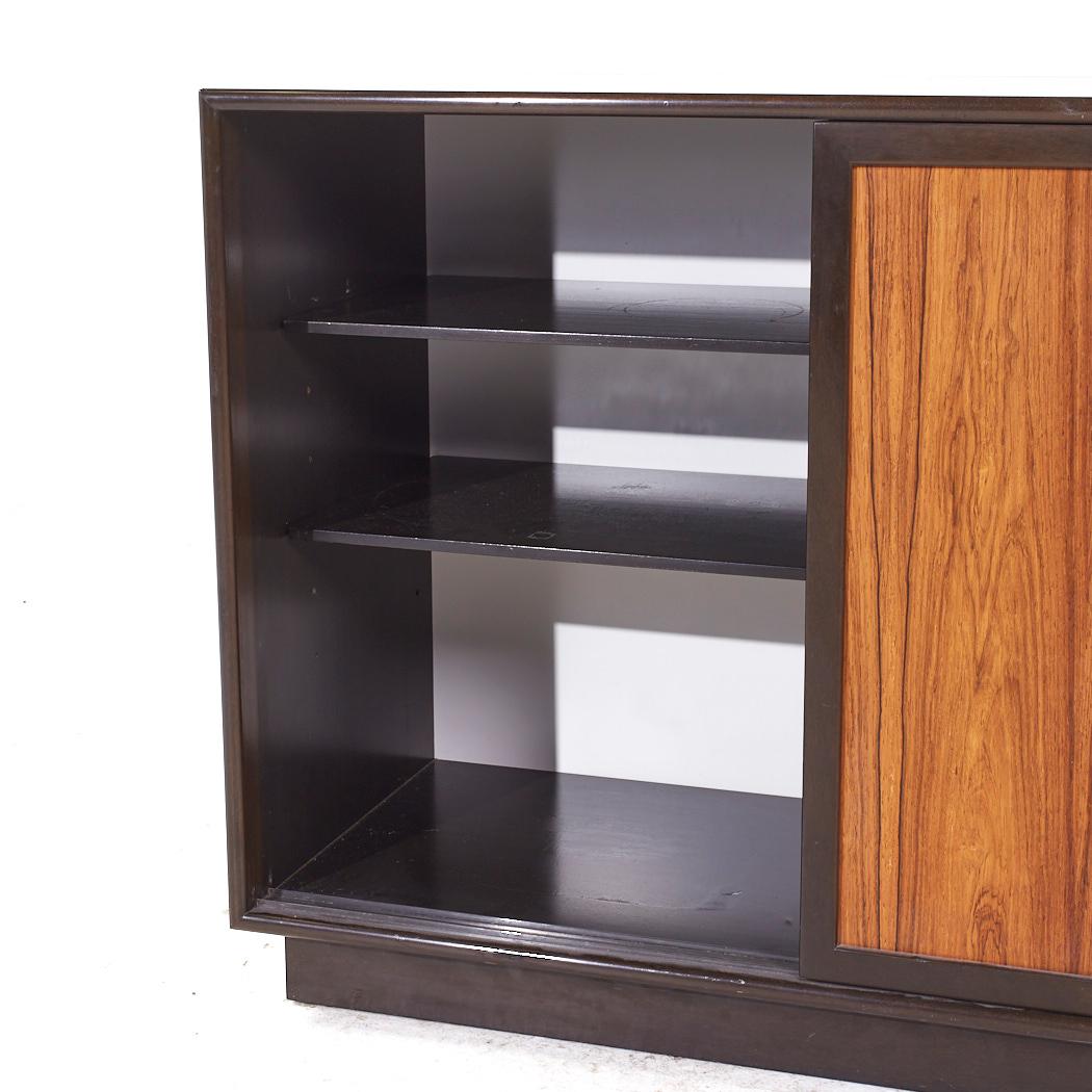 Harvey Probber, credenza e credenza in legno di palissandro e mogano del Medioevo in vendita 3