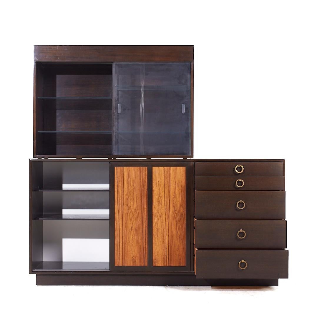 Harvey Probber, credenza e credenza in legno di palissandro e mogano del Medioevo

La credenza misura: 65,25 larghezza x 18,25 profondità x 32,5 pollici di altezza
Il mobile misura: 42 larghezza x 13 profondità x 29,5 pollici di altezza
L'altezza