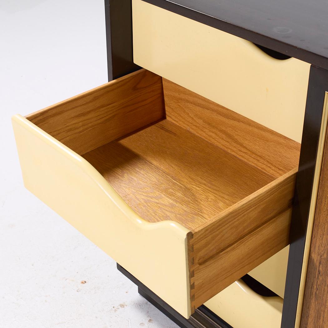 Harvey Probber Mid Century Rosewood and Mahogany Lowboy Dresser For Sale 2
