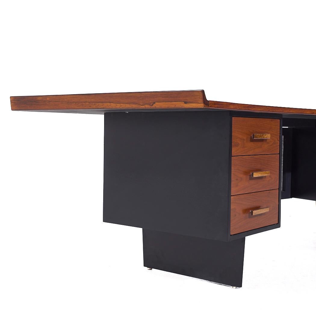 Harvey Probber Mid Century Palisander gebogen Executive Schreibtisch (amerikanisch) im Angebot