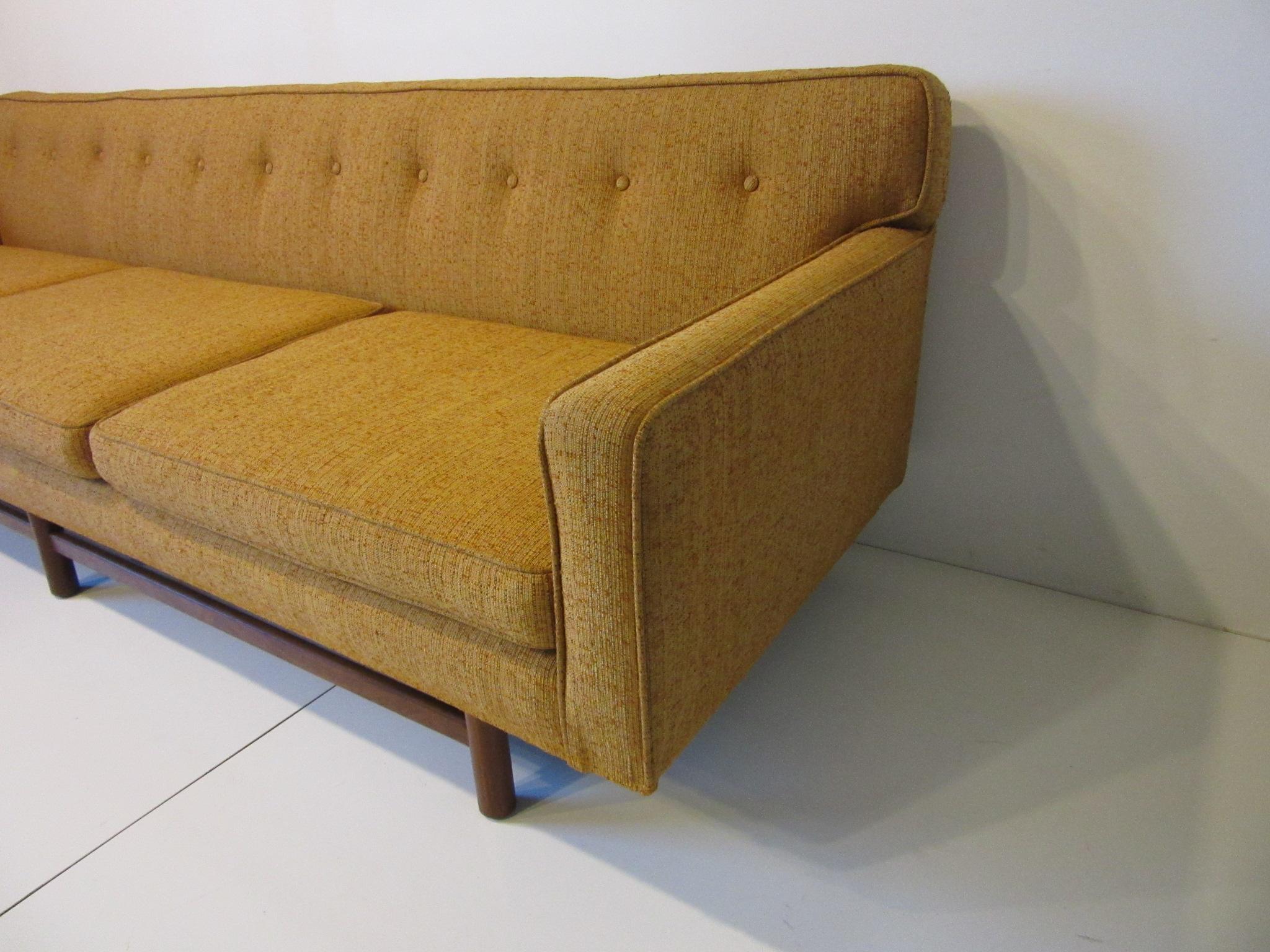 Mid Century Sofa in the style of Harvey Probber In Good Condition In Cincinnati, OH